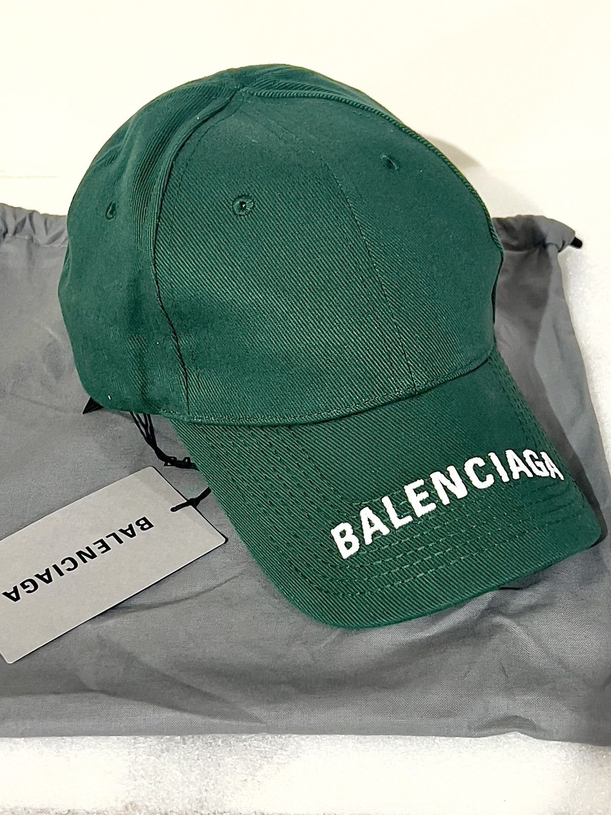 BALENCIAGA バレンシアガ ロゴ キャップ グリーンL 58cm 巾着付 未使用 バレンシアガ キャップ 58cm - メルカリ