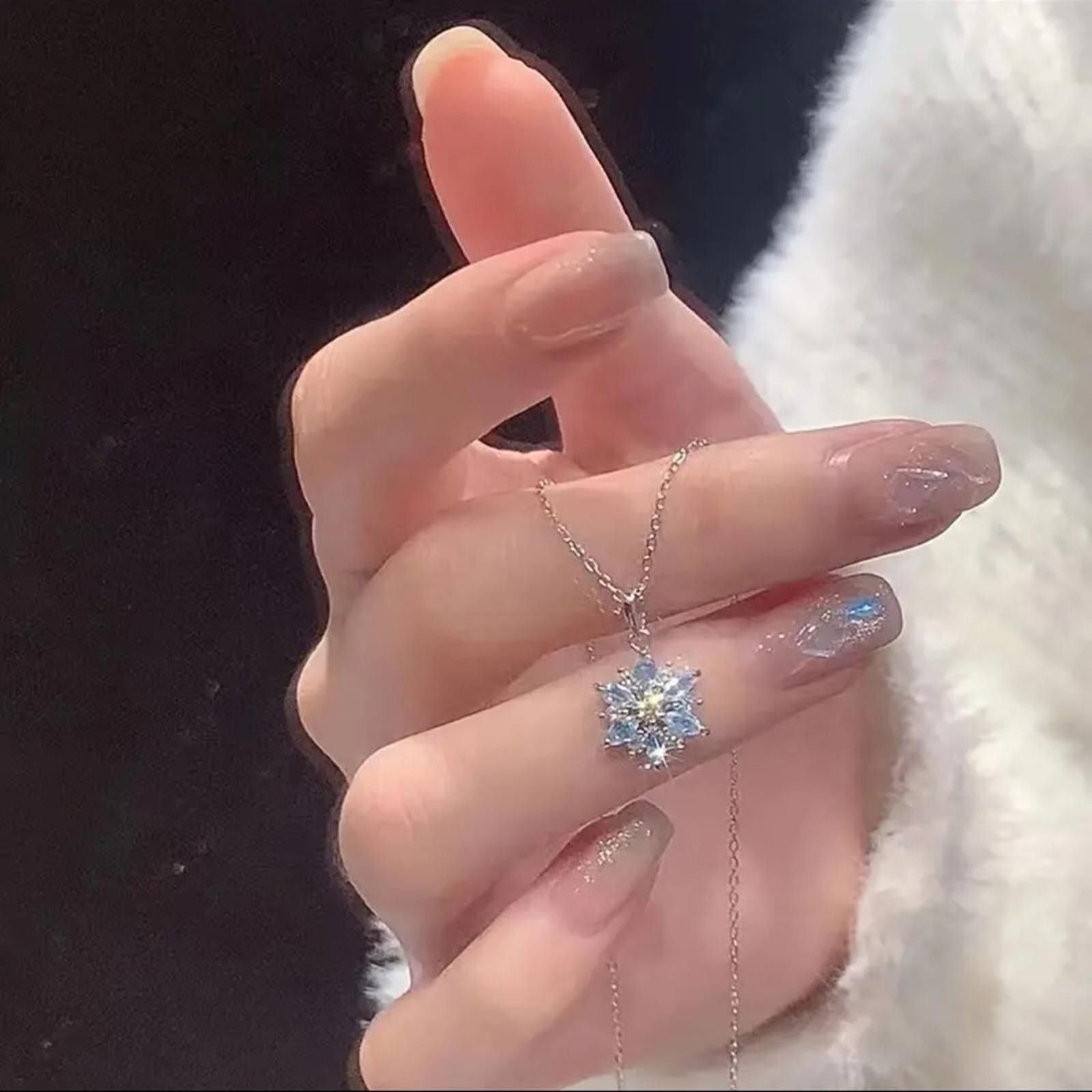 Designer Silver Snowflake Pendant Necklace Baby Blue Diamond Cz NWT Size ONE SIZE - 3 Thumbnail