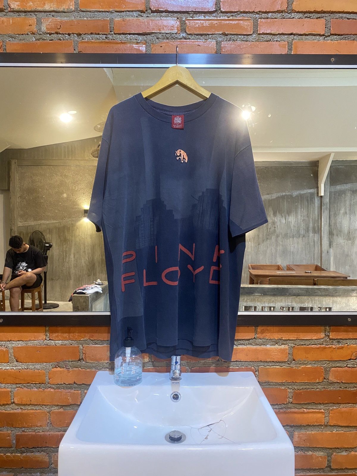 Band Tees × Pink Floyd × Vintage Vintage Pink Floyd Animals AOP T-Shirt Size US XL / EU 56 / 4 - 1 Thumbnail