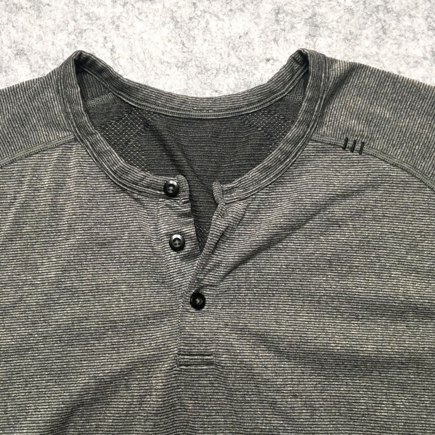 Lululemon Lululemon Metal Vent Tech Henley Shirt Mens XL Gray Short Sleeve Running Top Size US XL / EU 56 / 4 - 4 Thumbnail