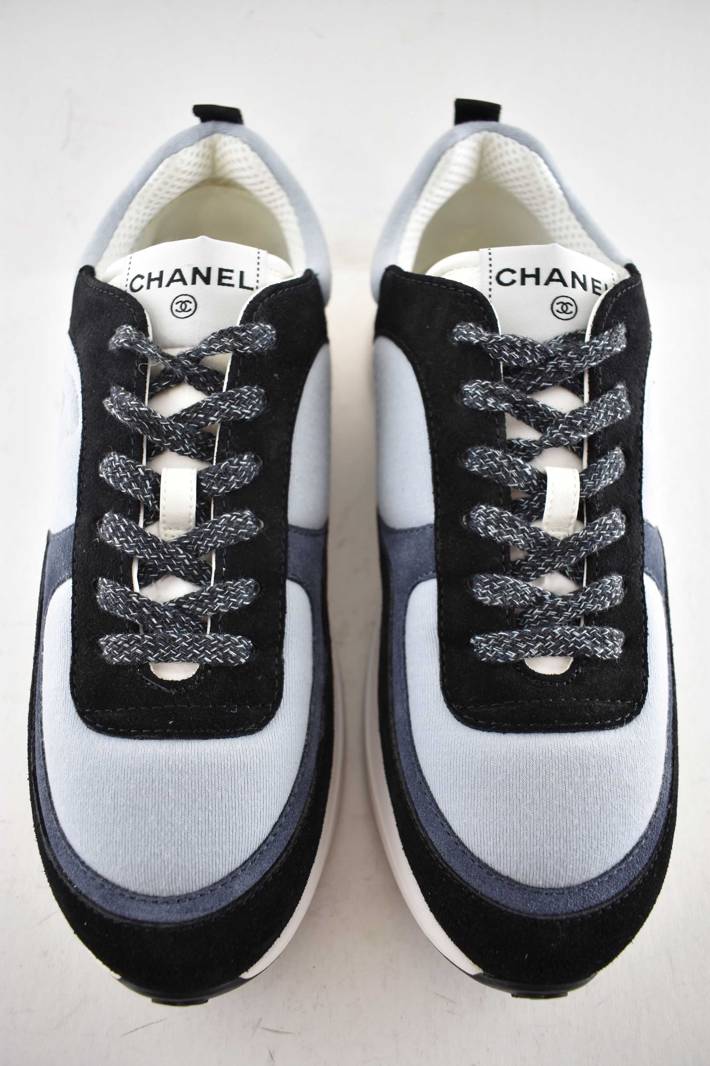 Chanel Chanel 22B Black White CC Logo Suede Flat Trainer Sneaker 40 Size US 10 / IT 40 - 7 Thumbnail