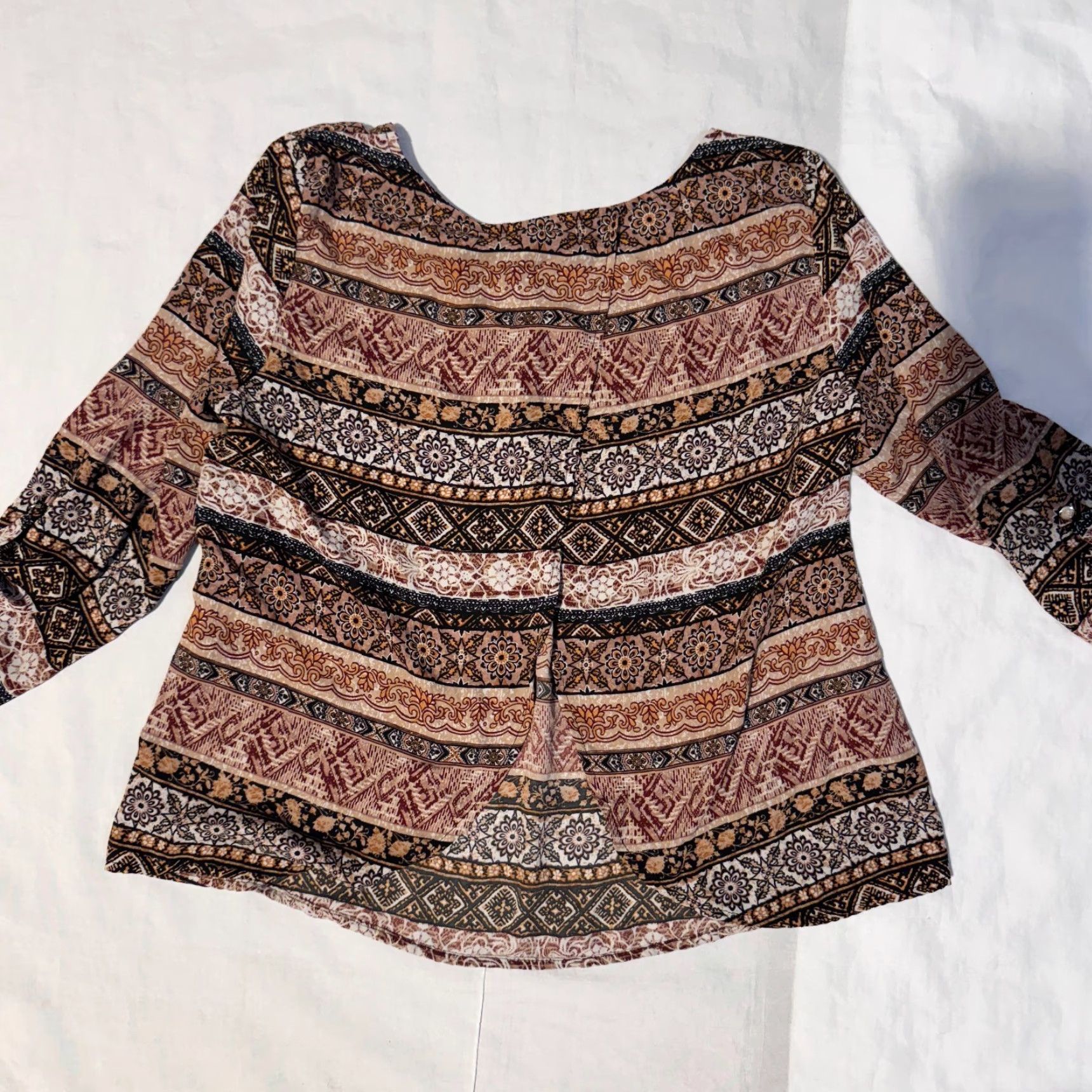 Forever 21 FOREVER 21 Women's M Brown Paisley Roll Tab Sleeve Top Flowy Blouse Open V Back Shirt Women M Brown Paisley Roll Tab Sleeve Top Size M / US 6-8 / IT 42-44 - 6 Thumbnail