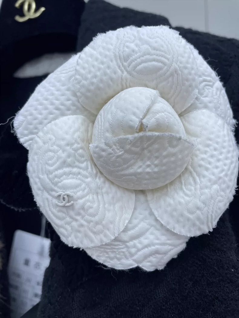 Chanel Chanel 21A Women's Castle Camellia Jacket Size XXS / US 00 / IT 34 - 3 Thumbnail