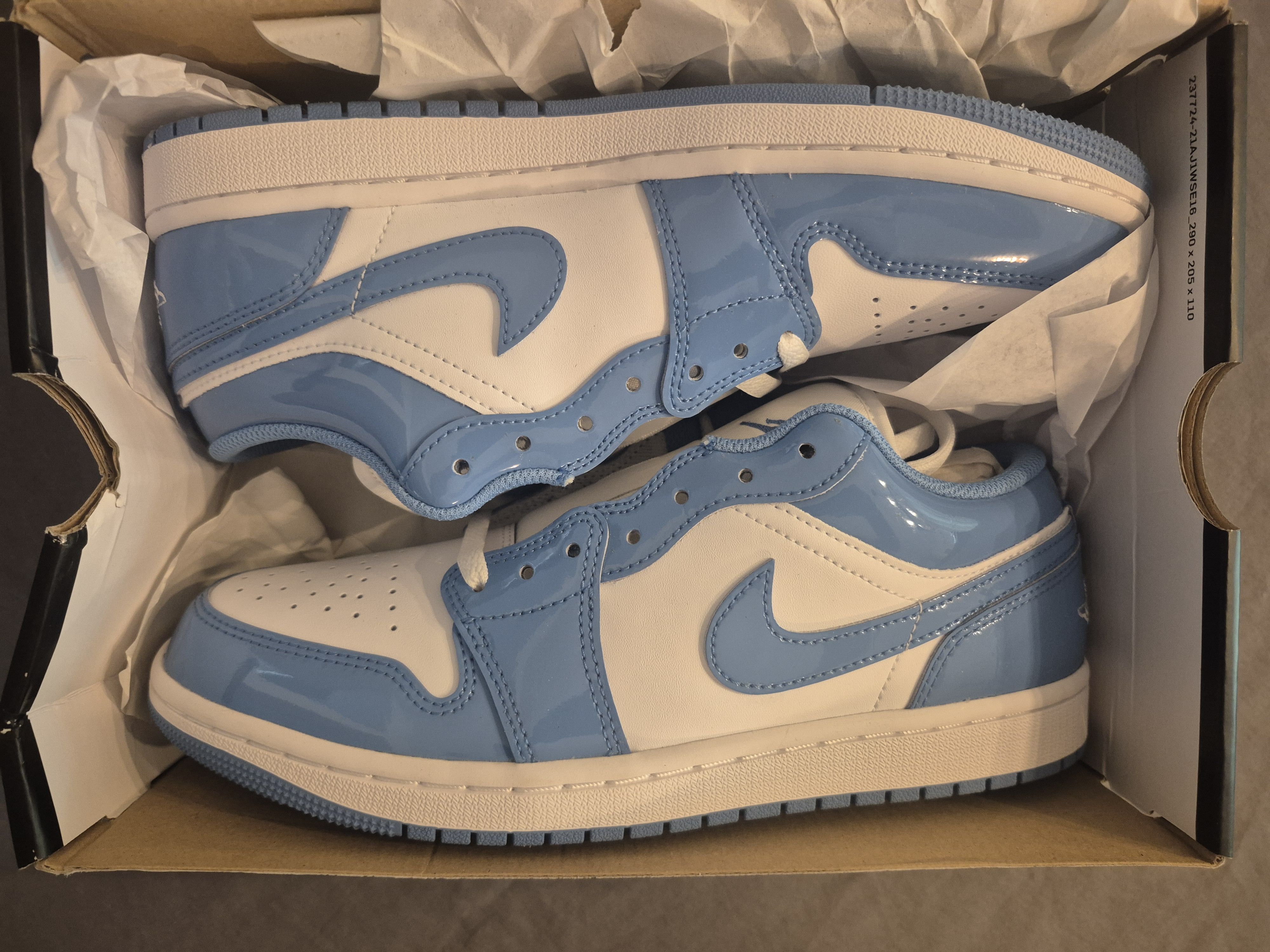 Air Jordan 1 low unc blue Size 8.5 M Brand New