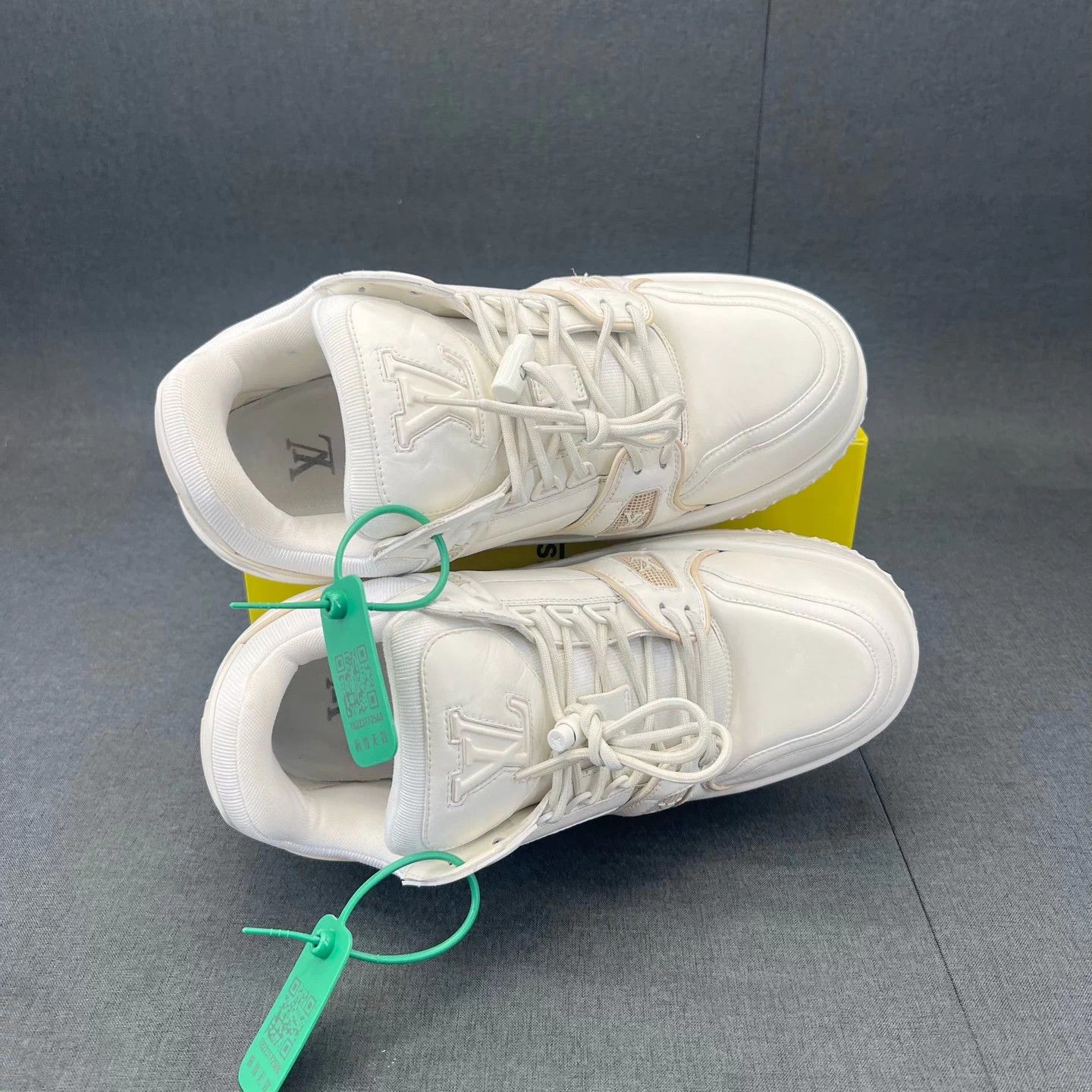 Louis Vuitton LV maxi white 9 US new original box Size US 9 / EU 42 - 7 Thumbnail