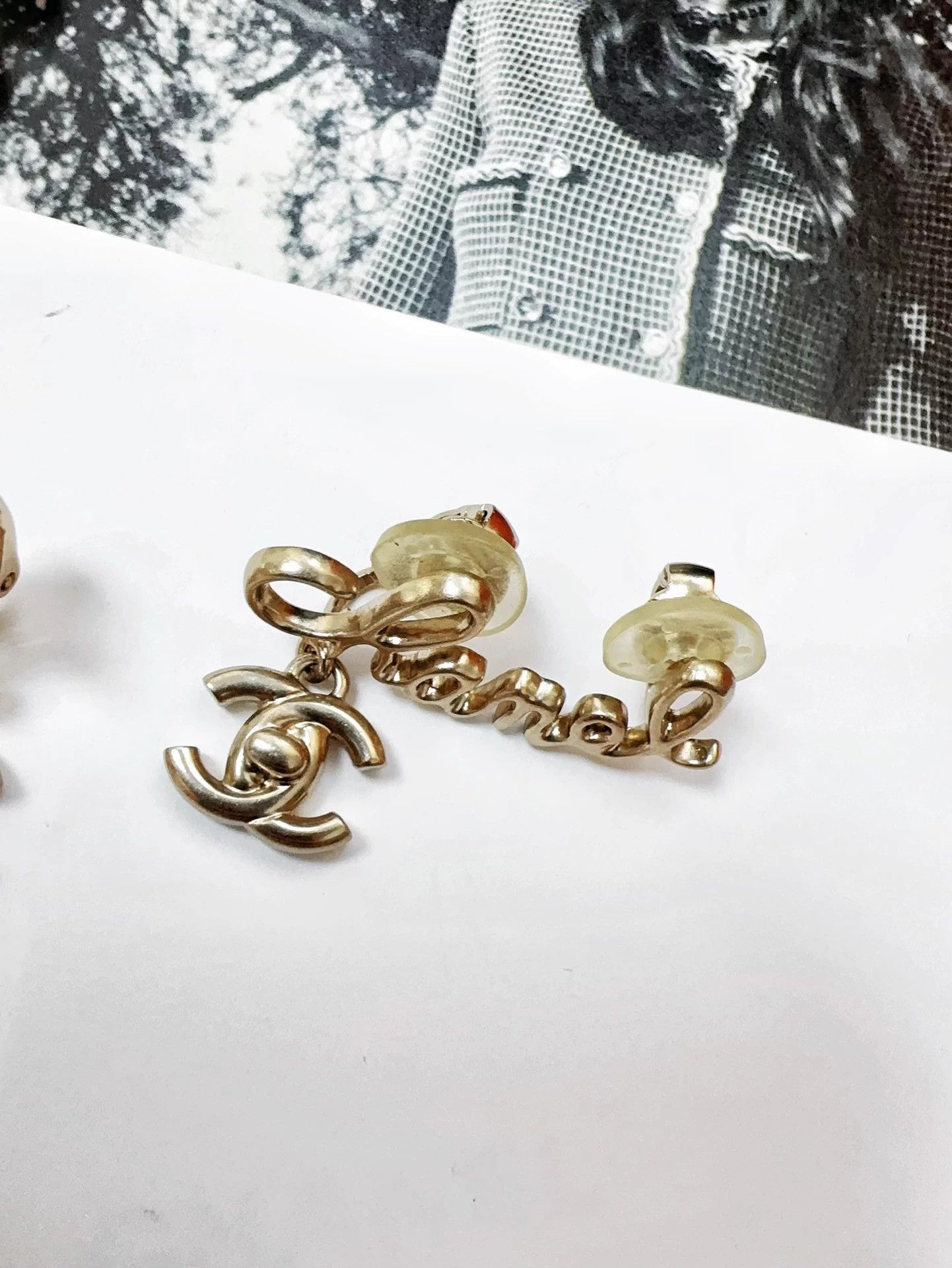 Chanel Chanel 21P Light Gold Coco Logo Ear Clips Mint Size ONE SIZE - 3 Thumbnail