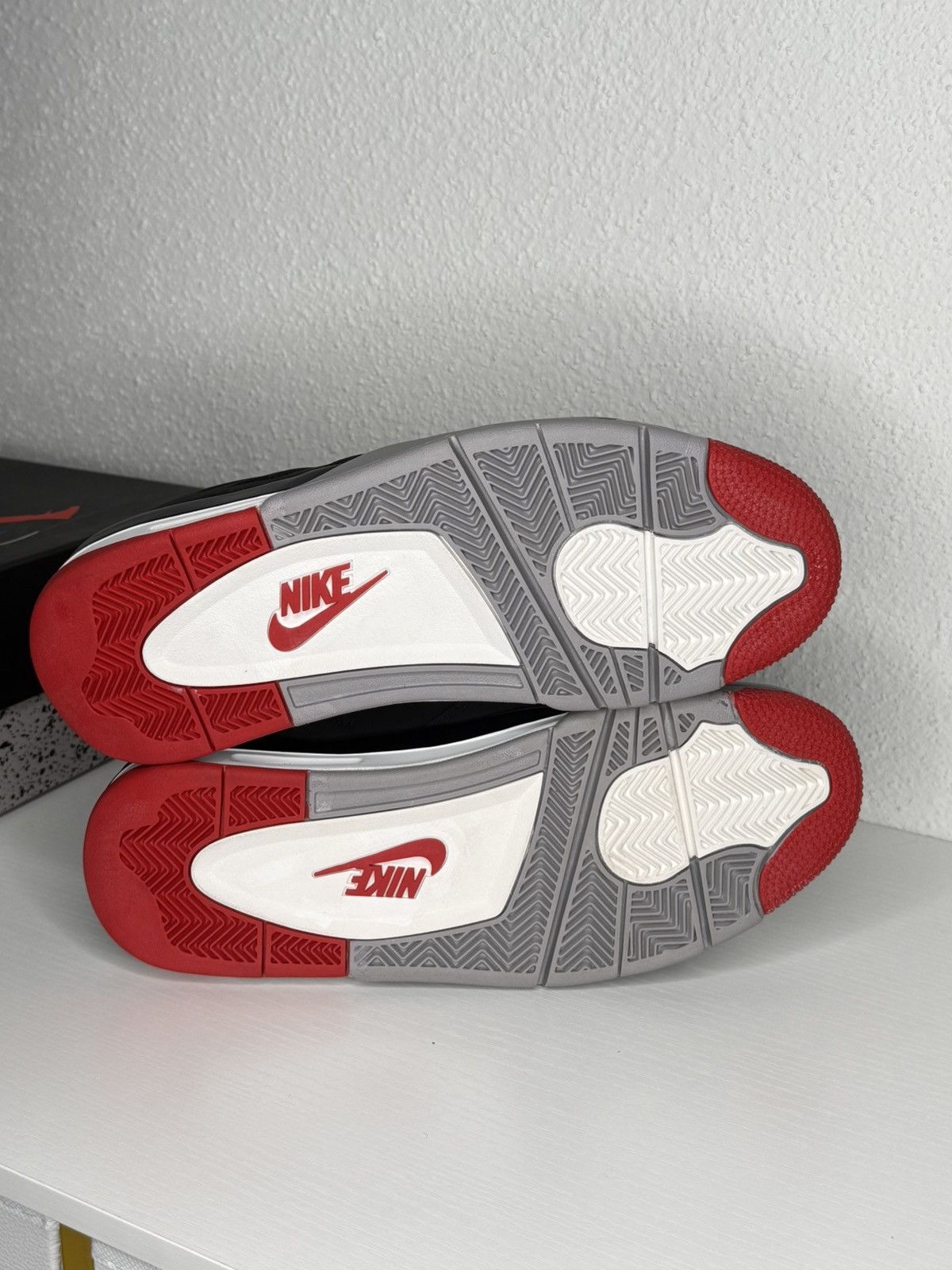 Nike Jordan 4 Retro Bred 2019 Size US 10 / EU 43 - 5 Thumbnail