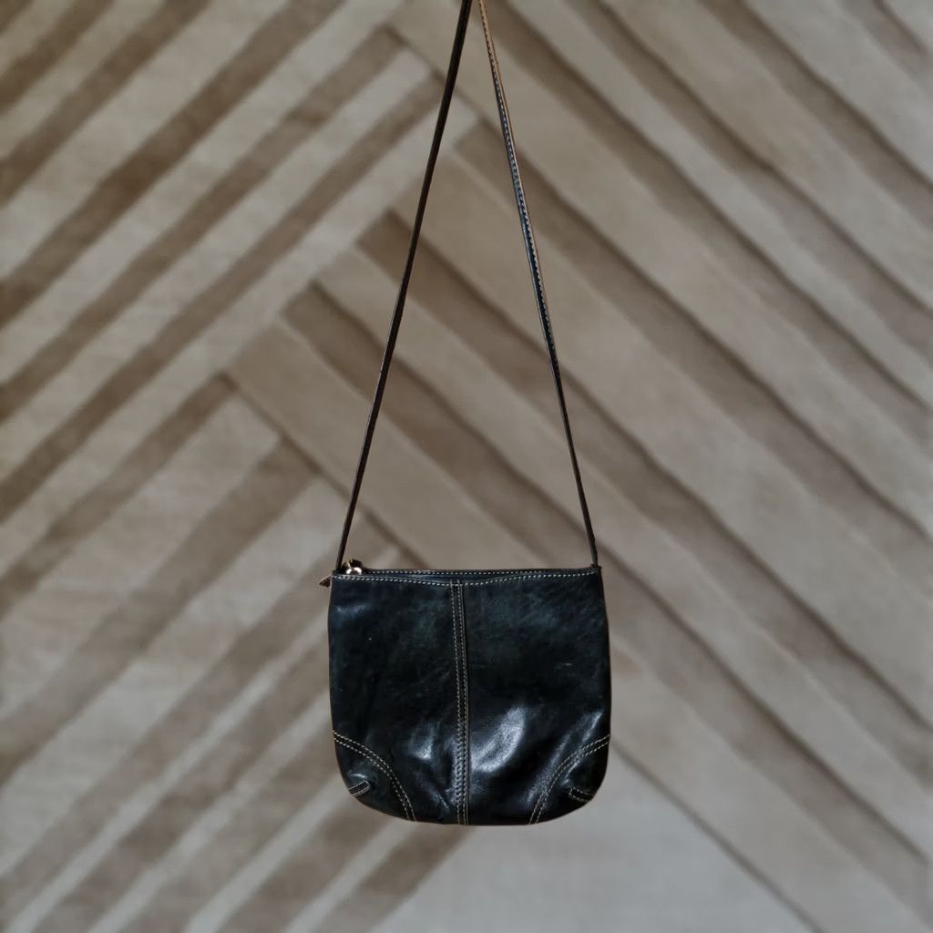 Vintage Stone Mountain Leather Shoulder Bag Security Pockets Zip Close Black Pebbled 9in Wide Women Medium Size ONE SIZE - 1 Thumbnail