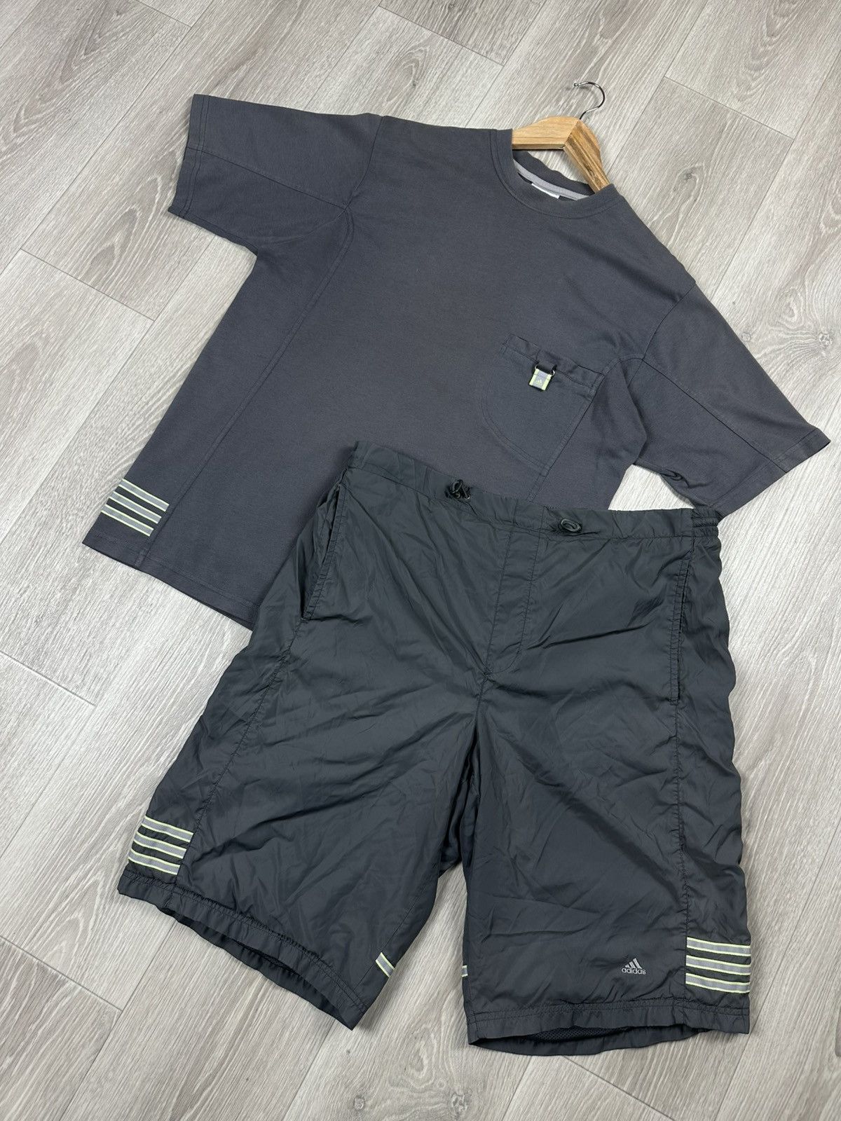 Adidas × Vintage Vintage Adidas 90s Suit T-Shirts and Shorts Y2K Size US L / EU 52-54 / 3 - 2 Thumbnail