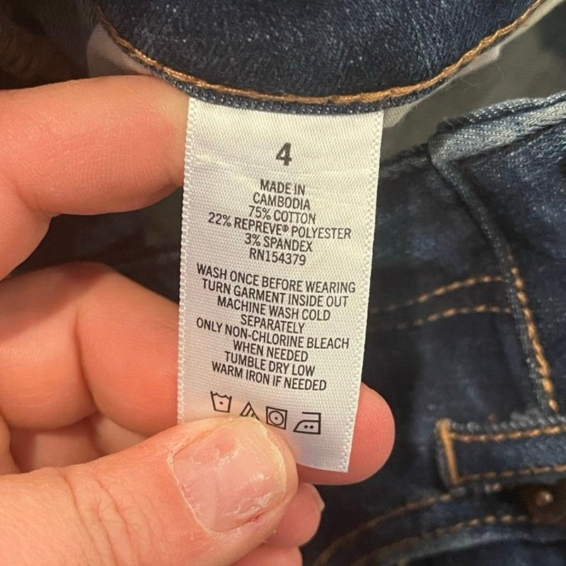 Aeropostale NWT Aeropostale High-Rise Midi Shorts Dark Wash Blue Size 4 Size 27" / US 4 / IT 40 - 5 Thumbnail