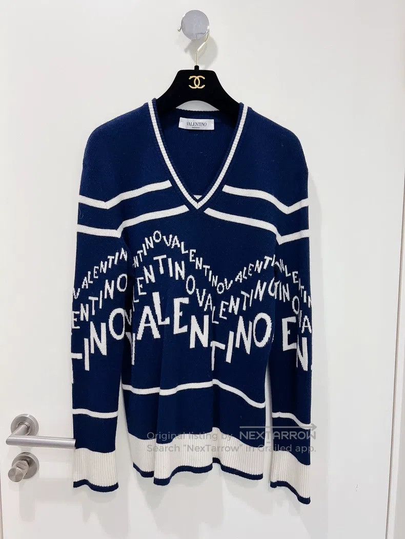 Valentino Valentino V-neck sweater top Size S / US 4 / IT 40 - 1 Thumbnail