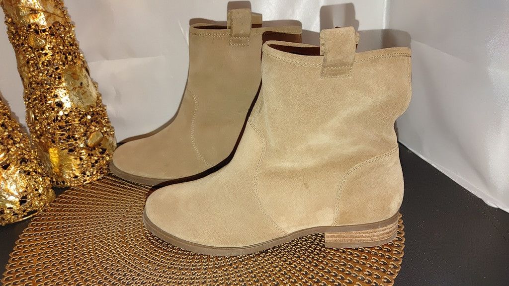 Other Sole Society Natasha Suede Booties Size 8.5M Size US 8.5 / IT 38.5 - 1 Thumbnail