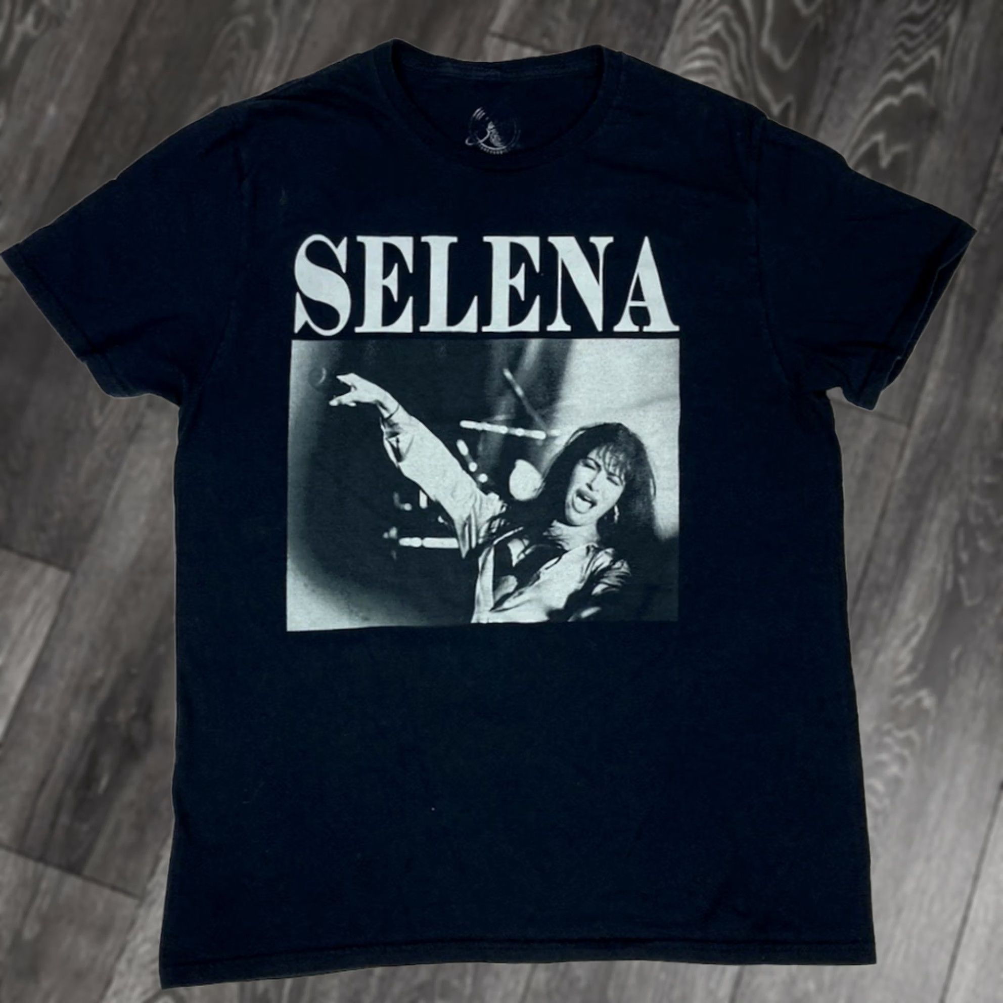 Etro Selena Graphic T-shirt Men Medium Black Short Sleeve Music Retro Crew Neck Logo Size US M / EU 48-50 / 2 - 1 Thumbnail