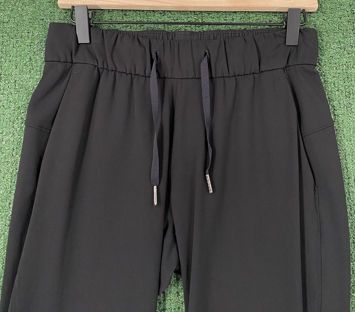 Lululemon Lululemon On The Fly Black Jogger Pants Womens Size 4 Size 27" / US 4 / IT 40 - 2 Thumbnail