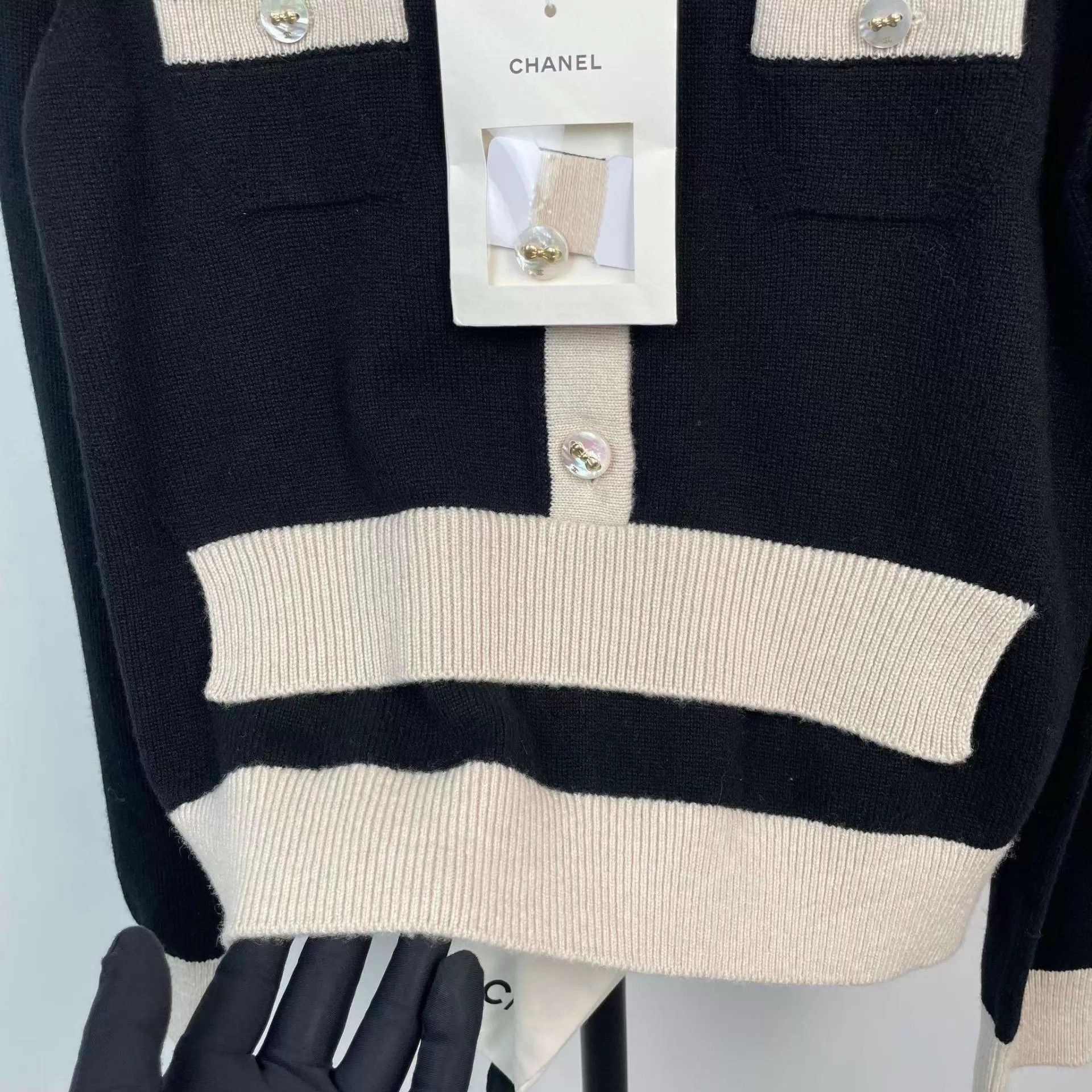 Chanel Chanel 25K Black & White Colorblock Knit Pullover 36 Size XS / US 0-2 / IT 36-38 - 8 Thumbnail