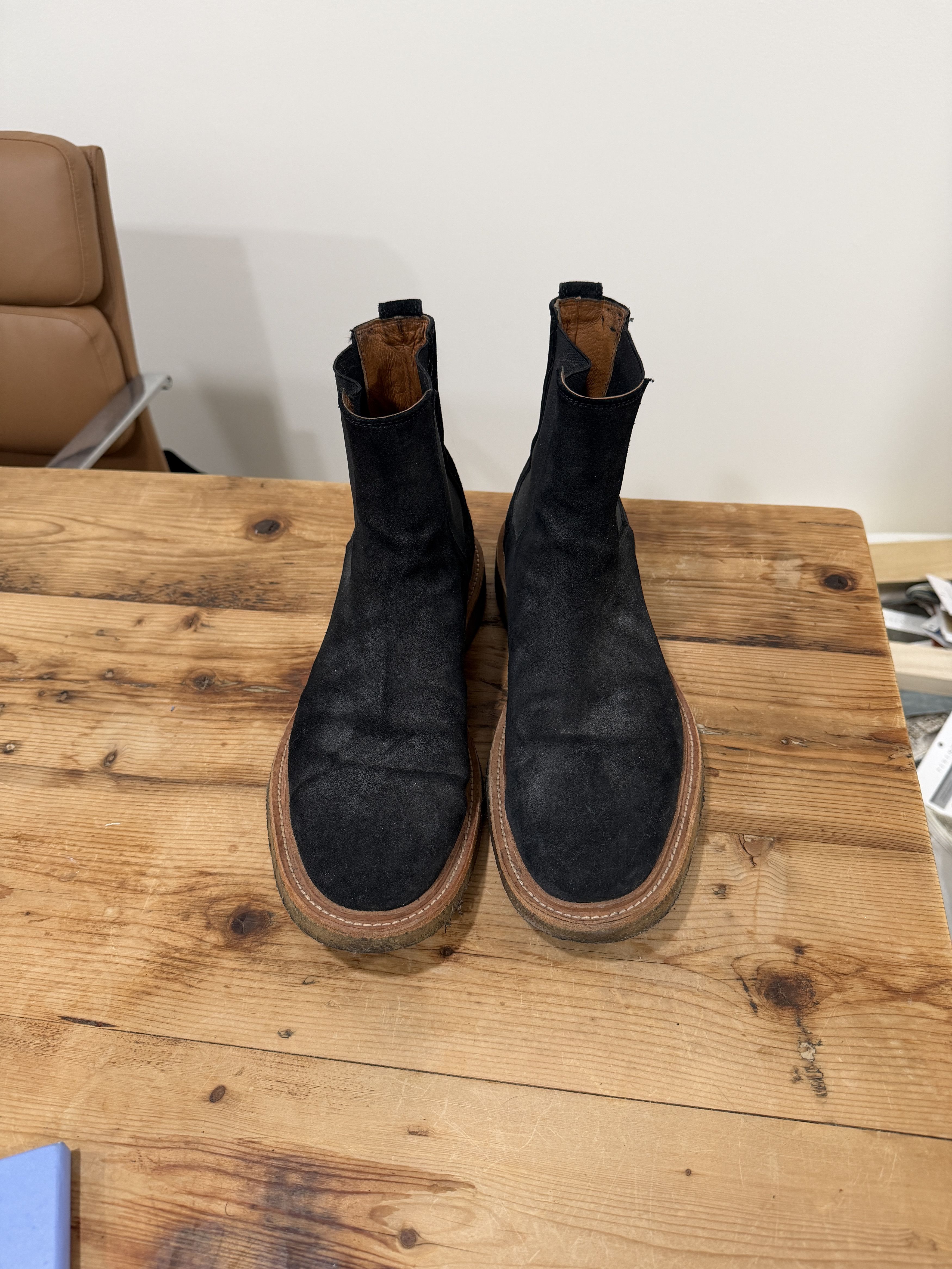 Frye Frye Chelsea Boot Black Suede Size US 8.5 / EU 41-42 - 1 Thumbnail