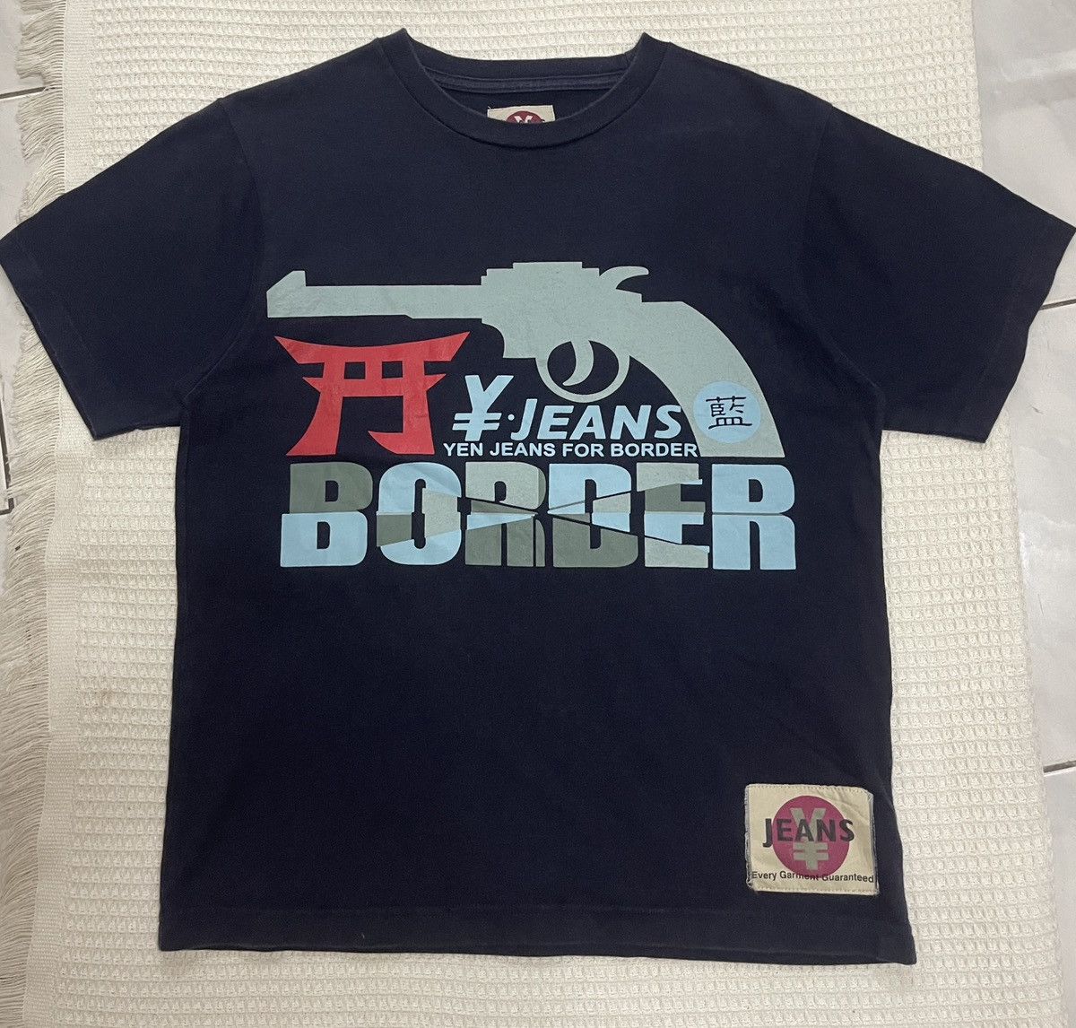 Evisu Vintage 90s ¥en Jeans For Border a Gun Graphic Tshirt Size US S / EU 44-46 / 1 - 10 Thumbnail