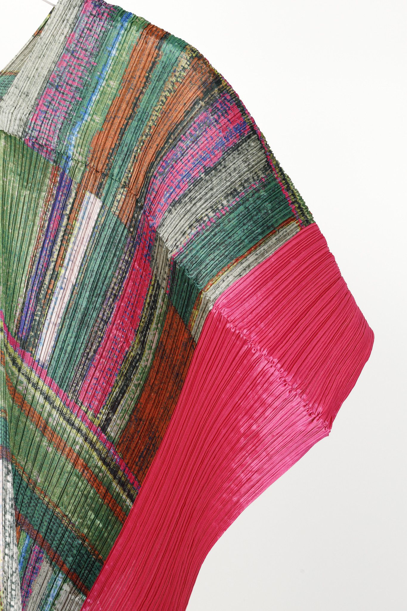 Pleats Please Issey Miyake Issey Miyake Pleats Please Green & Pink Abstract-Print Shawl Size ONE SIZE - 5 Thumbnail