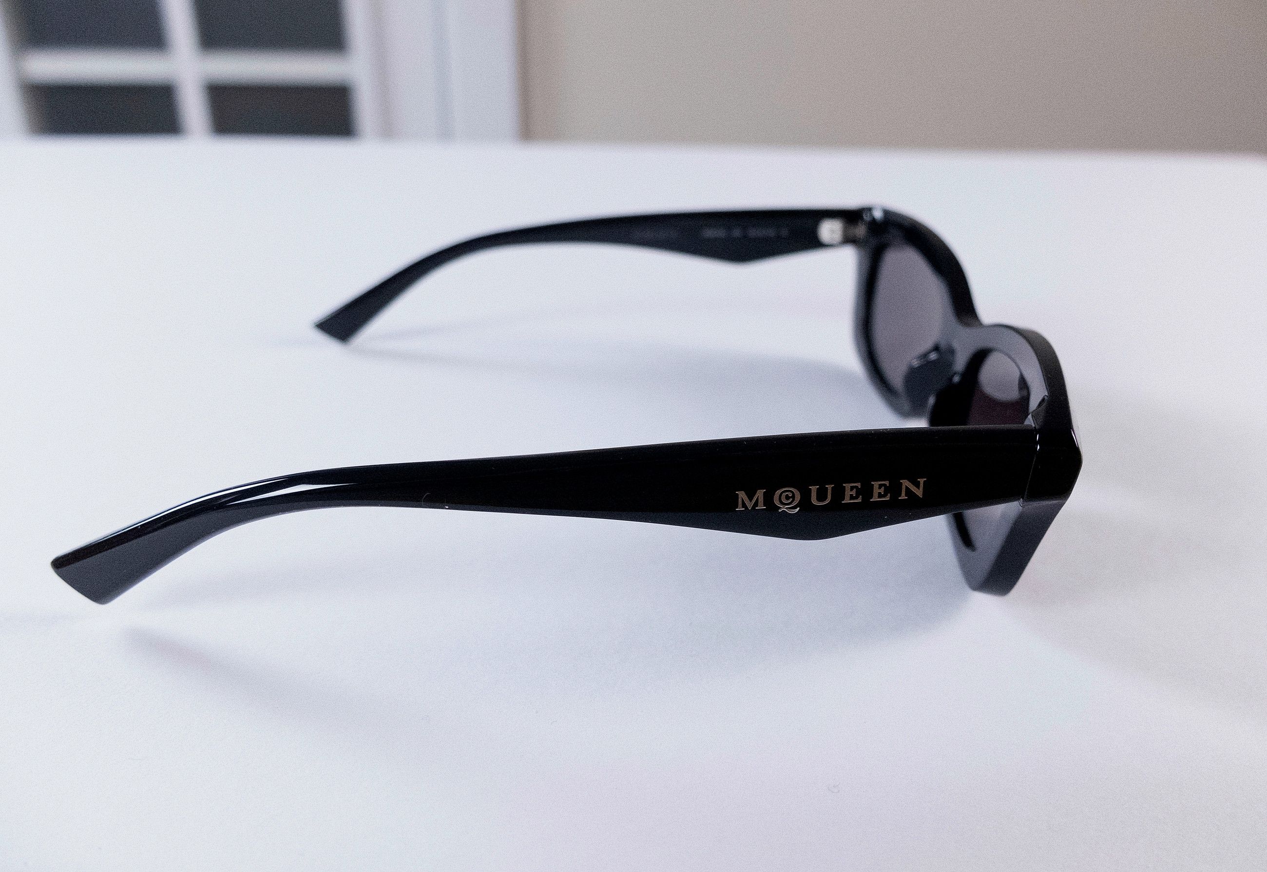 Alexander McQueen ALEXANDER MCQUEEN black rectangular acetate sunglasses Size ONE SIZE - 7 Thumbnail