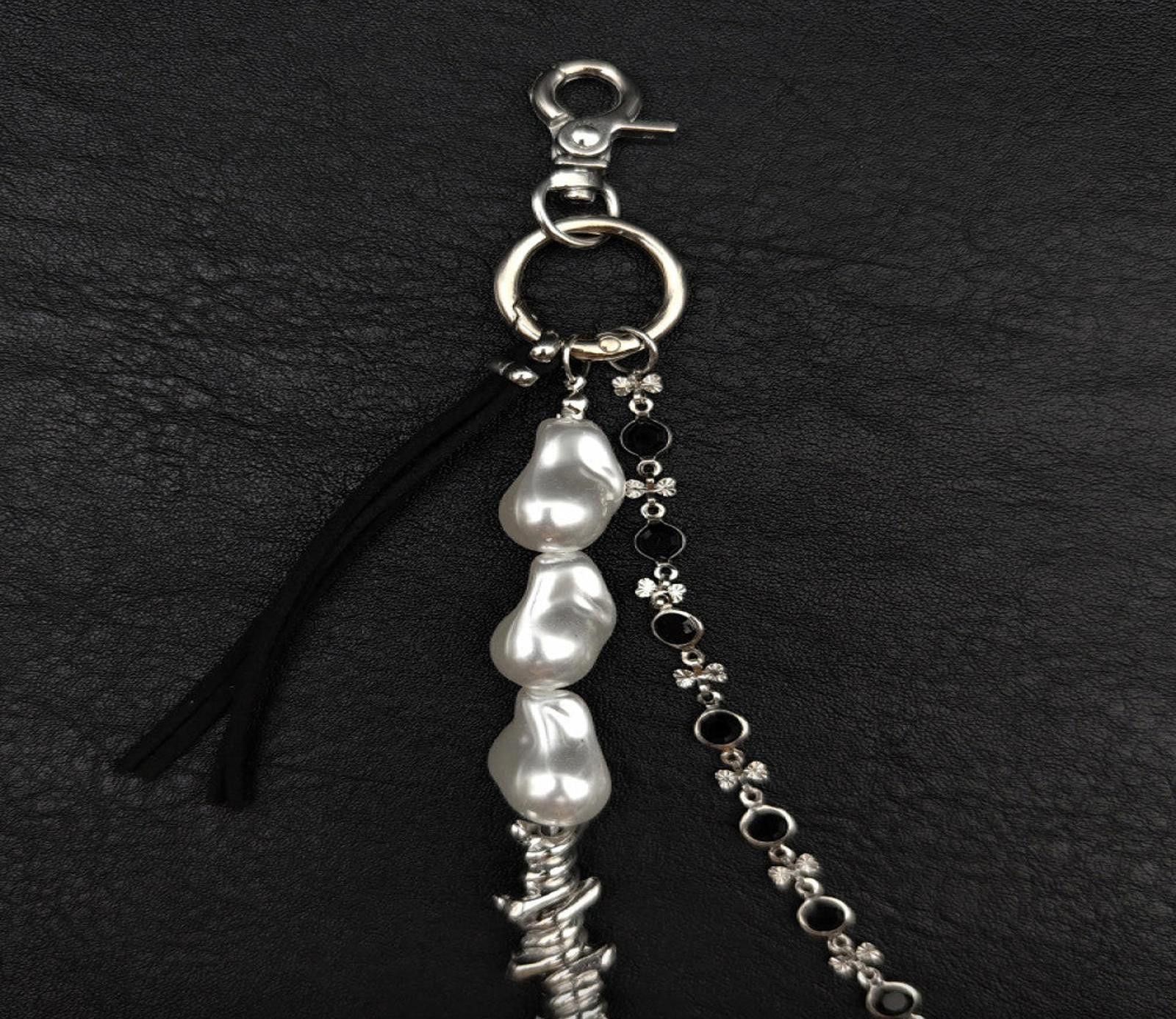 Other Elegant Pearl and Silver Layered Wallet Chain Size ONE SIZE - 3 Thumbnail