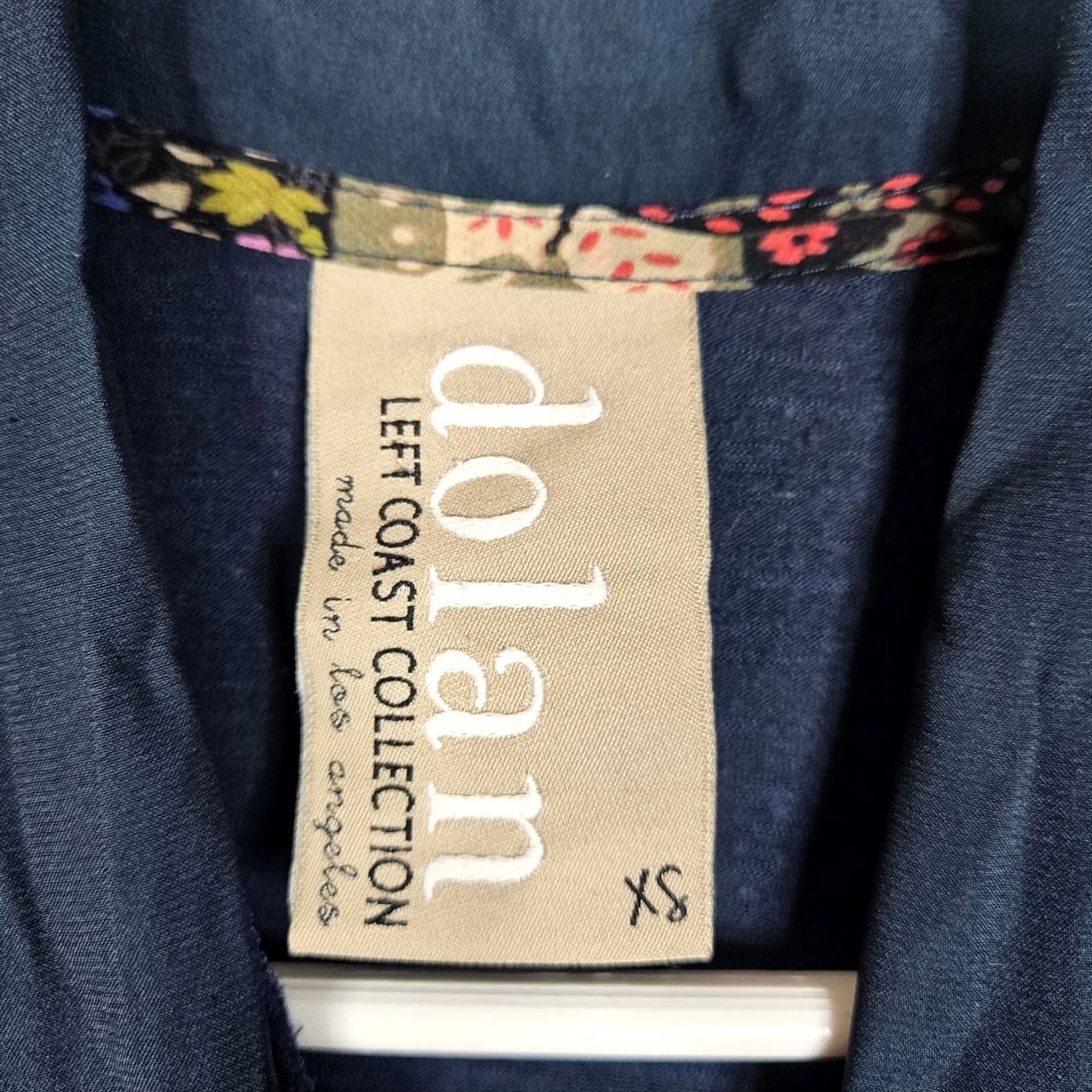 Vintage DOLAN LEFT COAST COLLECTION Women's Navy blue V-neck Drape Top XS Navy blue V-neck Top Womens XS Draped Blouse Dolan Left Coast Collection Size XS / US 0-2 / IT 36-38 - 6 Thumbnail