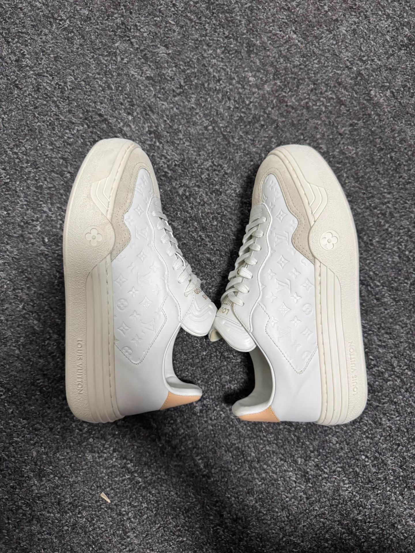 Louis Vuitton LV Groovy Debossed Calfskin Low-Top Sneakers K13 Size US 6.5 / IT 36.5 - 4 Thumbnail