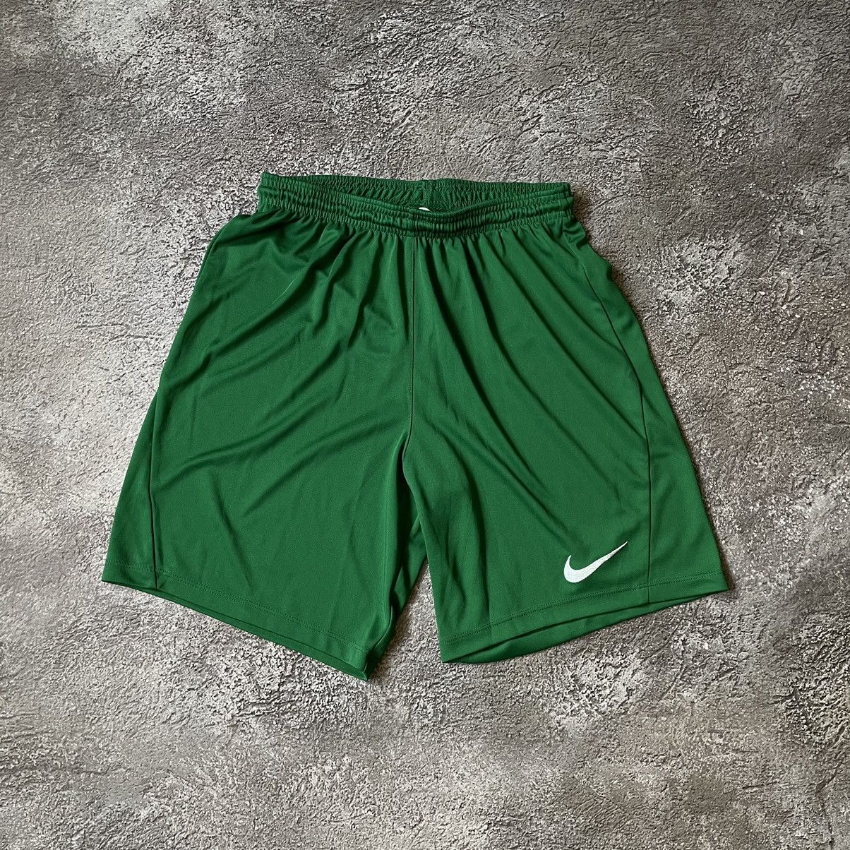 Nike Vintage Y2K Nike Short Logo Sportwear Casual Buymypiece 90s Size US 30 / EU 46 - 2 Thumbnail