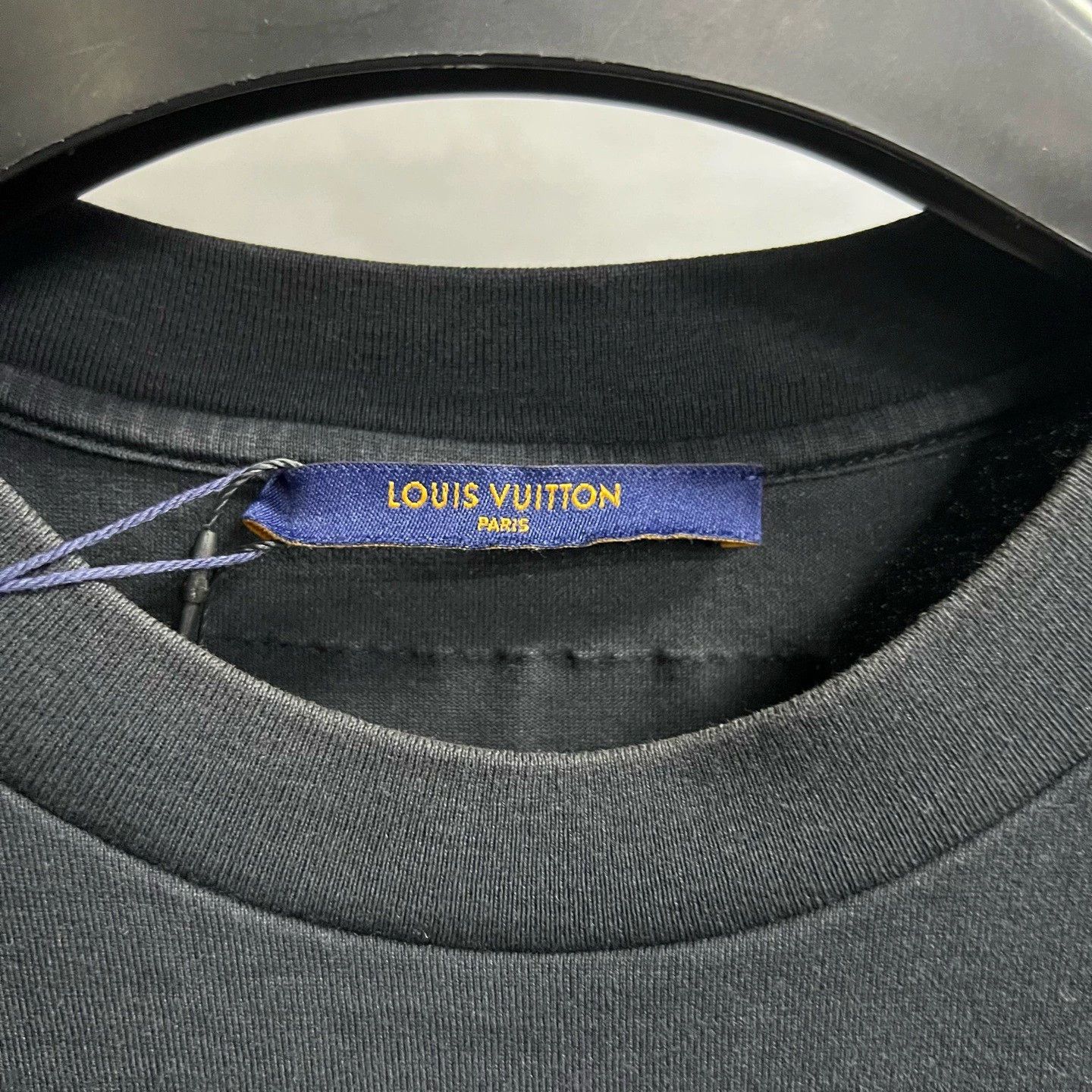 Louis Vuitton louis vuitton black logo short sleeve t-shirt Size US XL / EU 56 / 4 - 2 Thumbnail