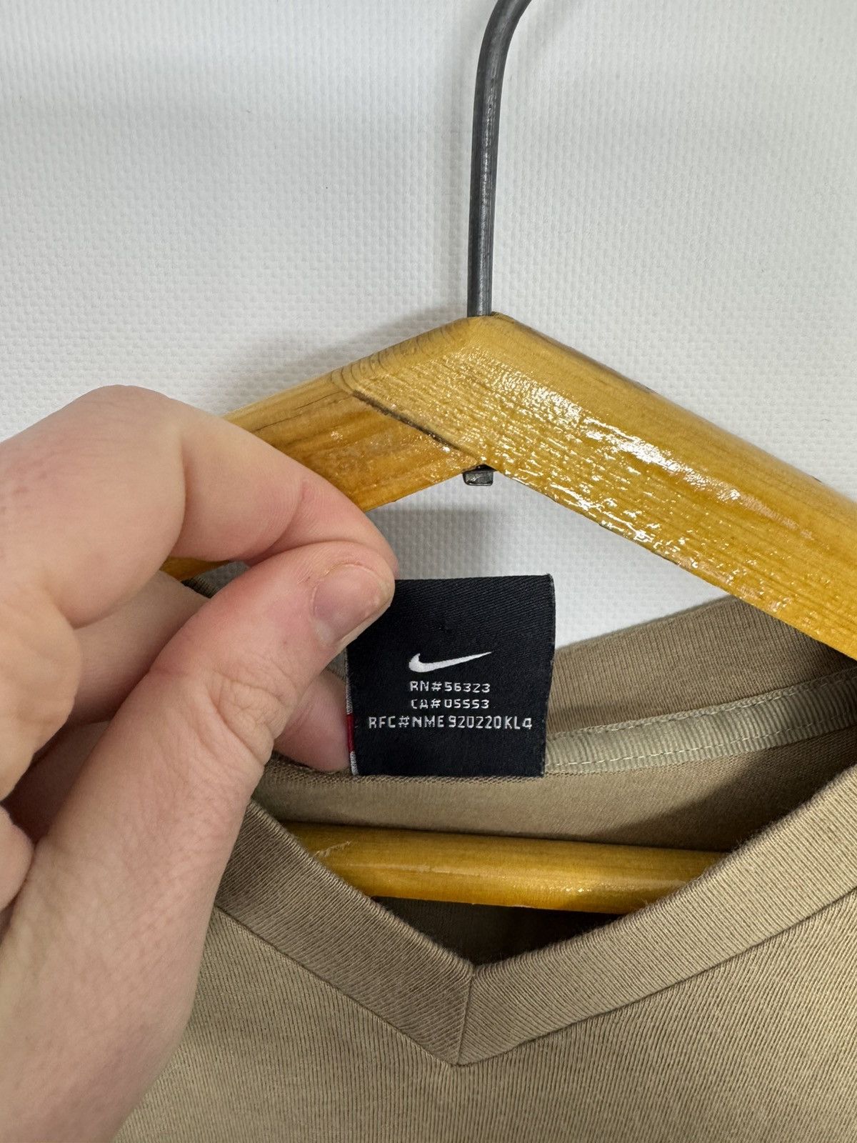 Nike Vintage Y2k Nike Swoosh Logo T-Shirt Size US L / EU 52-54 / 3 - 9 Thumbnail