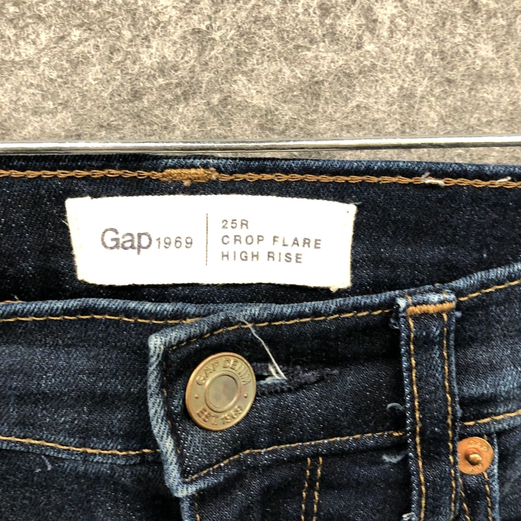 Gap Gap Crop Flare High Rise Jean Womens 25R Blue Dark Wash Stretch Denim Cotton Blend 5-Pocket Inseam 25in Slim Cropped Size 42" / US 20 - 6 Thumbnail