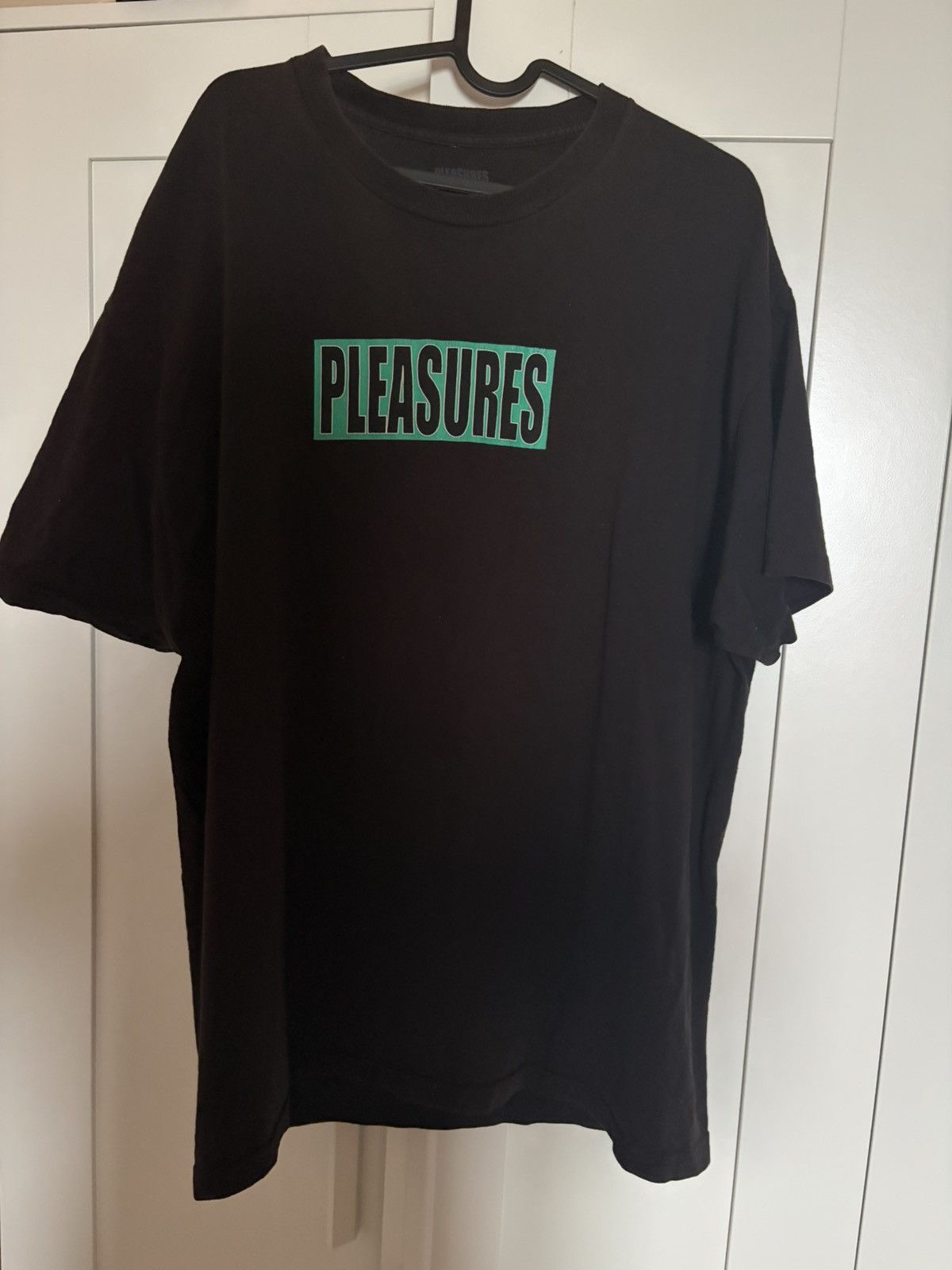 Pleasures PLEASURES Thirsty T-Shirt Size XL Size US XL / EU 56 / 4 - 1 Thumbnail