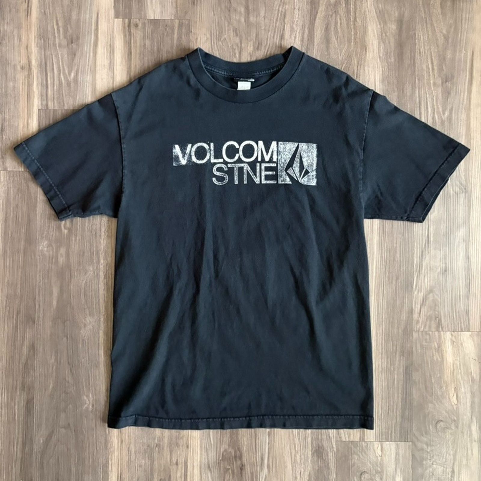 Vintage × Volcom Vintage Volcom Stone T-Shirt Men's Size L Black Surf Skate Size US L / EU 52-54 / 3 - 3 Thumbnail