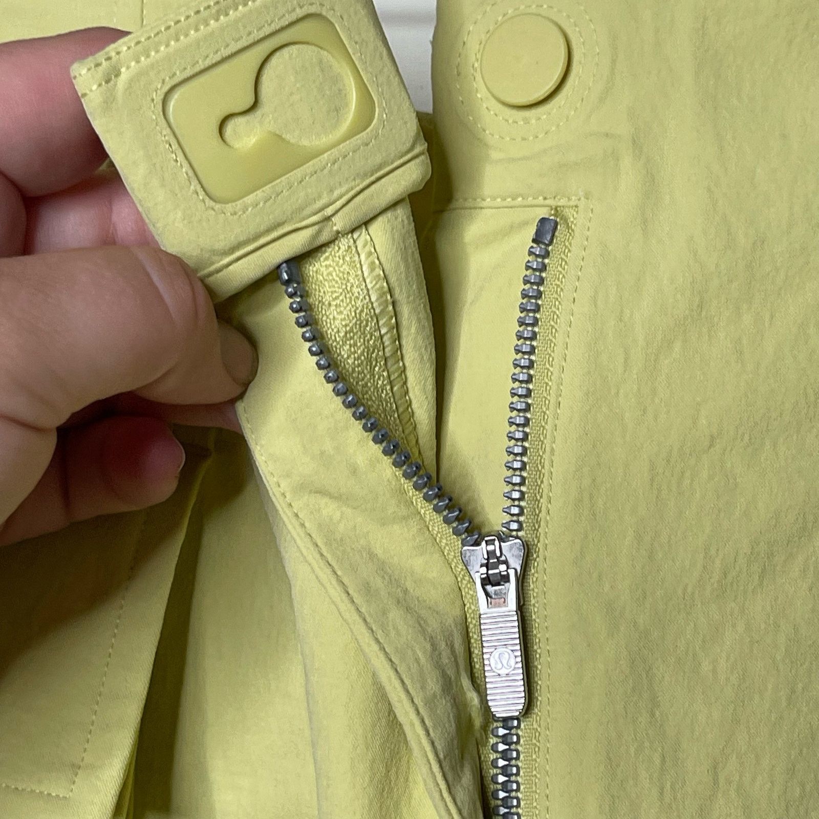 Lululemon Lululemon Relaxed Fit Super High Rise Cargo Short Lime 12 Size 34" / US 12 / IT 48 - 6 Thumbnail