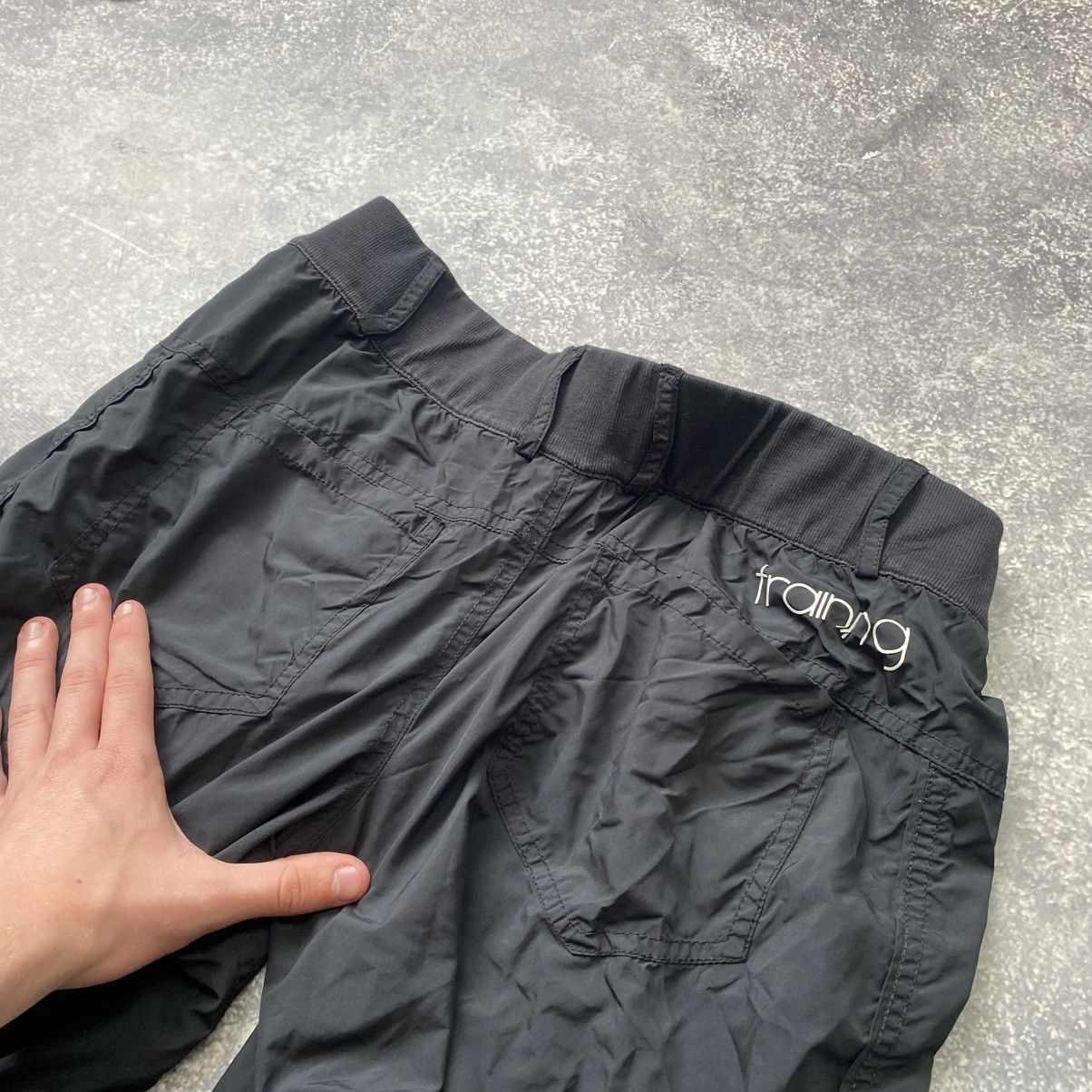 Nike Vintage Nike Trucked Nylon Parachute Baloon y2k pants Size 30" / US 8 / IT 44 - 11 Thumbnail