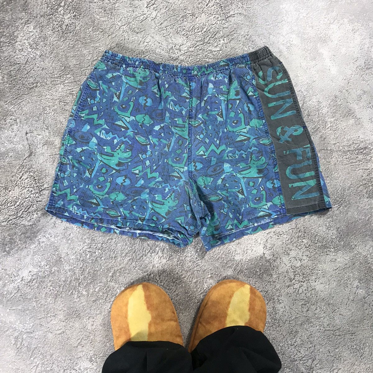 Vintage Vintage Y2K All Over Print Shorts Rave Streetwear Japan 34 Size US 34 / EU 50 - 1 Thumbnail