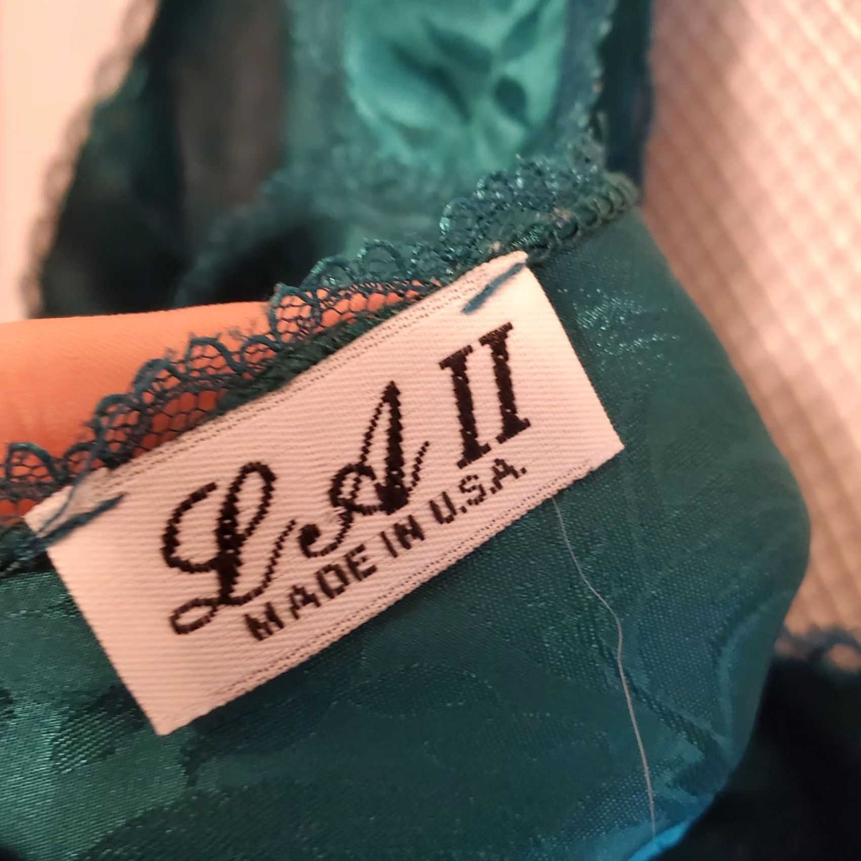 Vintage VINTAGE L A II Maxi Dress Women 1X Green Floral Lace Handkerchief Hem V-Neck Sleeveless Pullover Party/Cocktail - Plus Size Women Size XL / US 12-14 / IT 48-50 - 7 Thumbnail