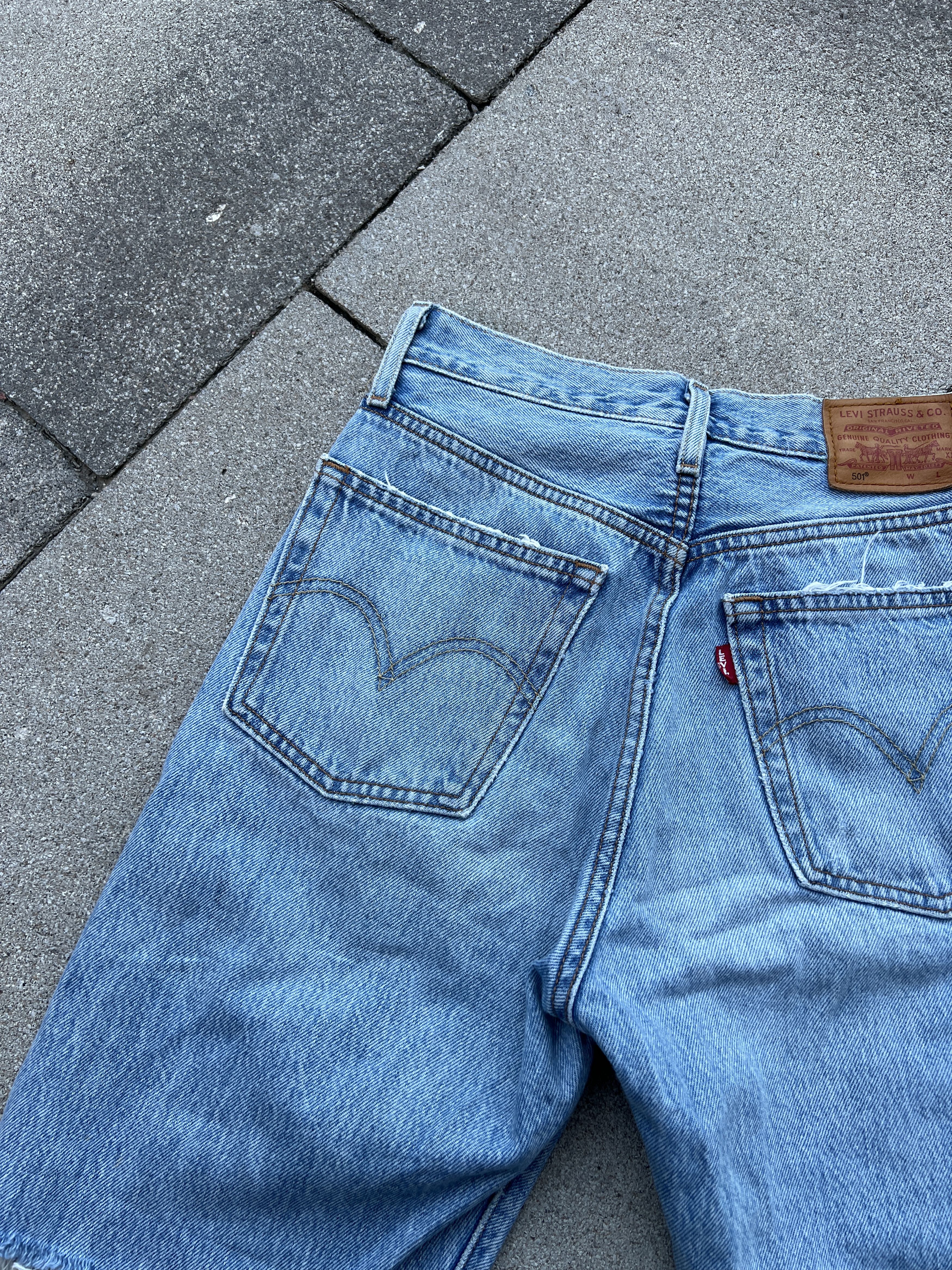 Levi's Levis Premium Big E Custom Cut Distressed Shorts Size 24" / US 00 / IT 34 - 18 Thumbnail