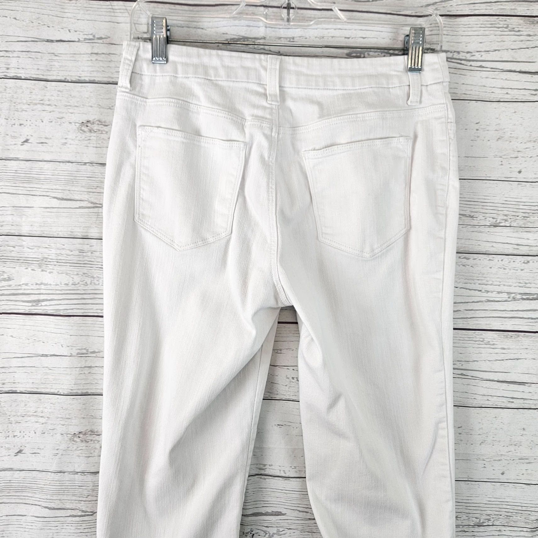 Vintage Chico's Womens Capri Jeans Sz 4 White Mid Rise Crochet Hem Cotton Blend Denim Capri Womens Jeans Capris 4 White Size 27" / US 4 / IT 40 - 5 Thumbnail