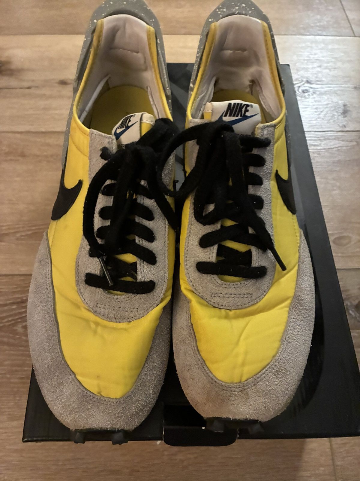 Nike Sneaker bundle 3 pairs. 2 size 11s (Nike) 1 size 10 converse Size US 11 / EU 44 - 6 Thumbnail