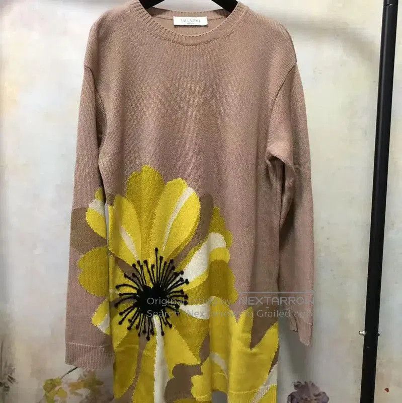 Valentino Valentino Oversized Floral Knit Sweater in Mauve . Size S / US 4 / IT 40 - 1 Thumbnail