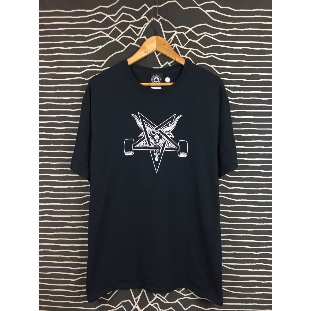 Thrasher Vtg Y2K Thrasher Skateboards Blackout Pentagram Skate Tee Size US XL / EU 56 / 4 - 1 Thumbnail