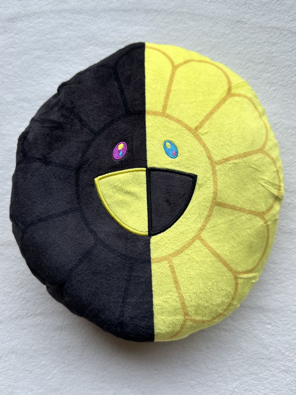 Takashi Murakami - Porte-clés peluche fleur - Arc-en-ciel -Store Perrotin Paris