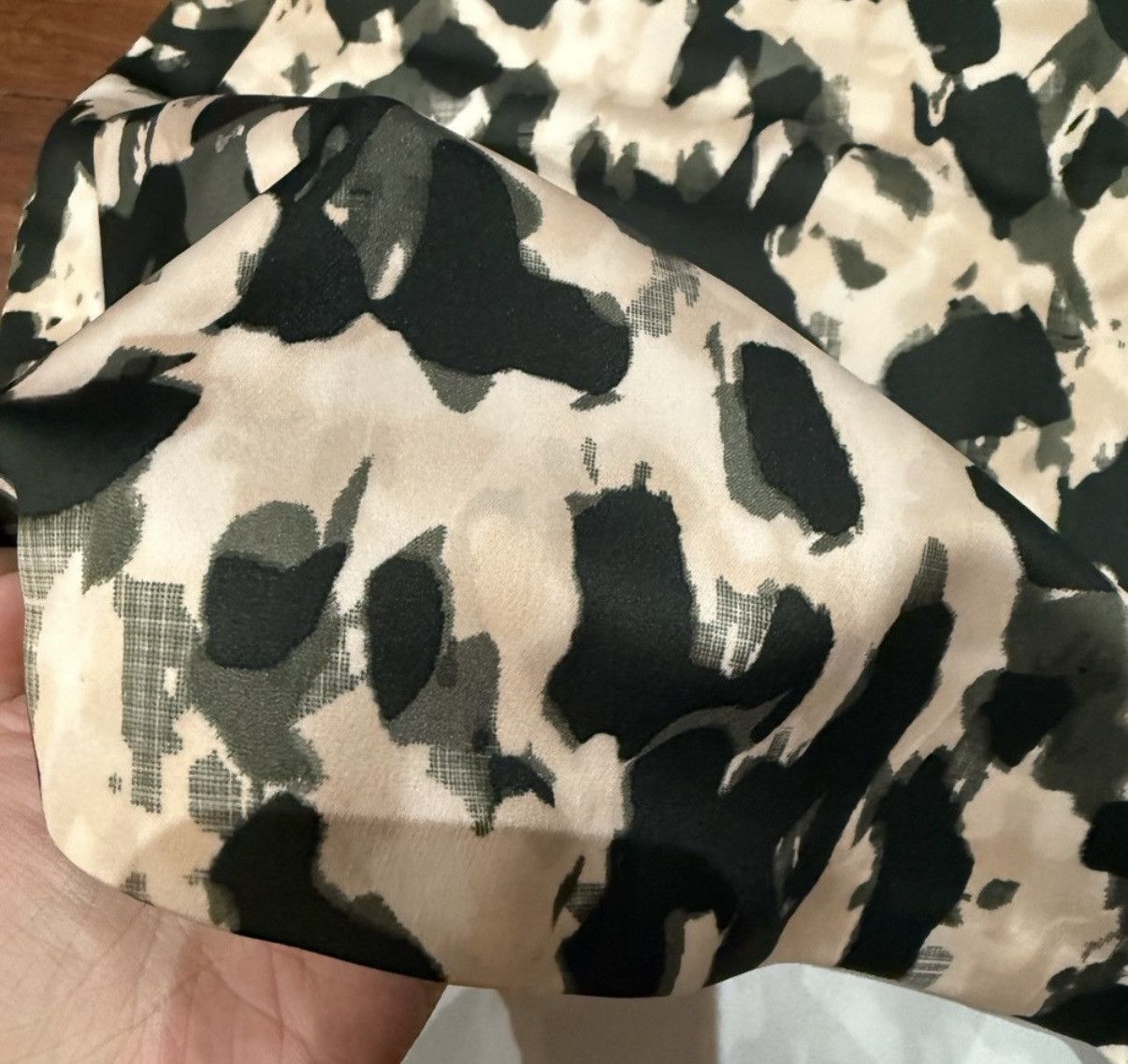 H&M H&M floral skirt size 2 Size 26" / US 2 / IT 38 - 2 Thumbnail