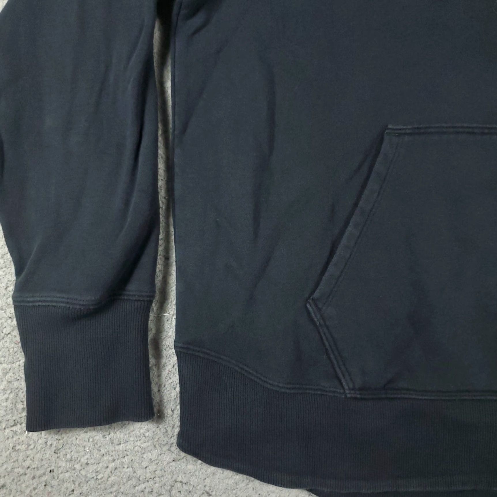 Under Armour VINTAGE Under Armour Hoodie Pullover Men's Medium Black Sports Sweatshirt Activewear Size US M / EU 48-50 / 2 - 4 Thumbnail