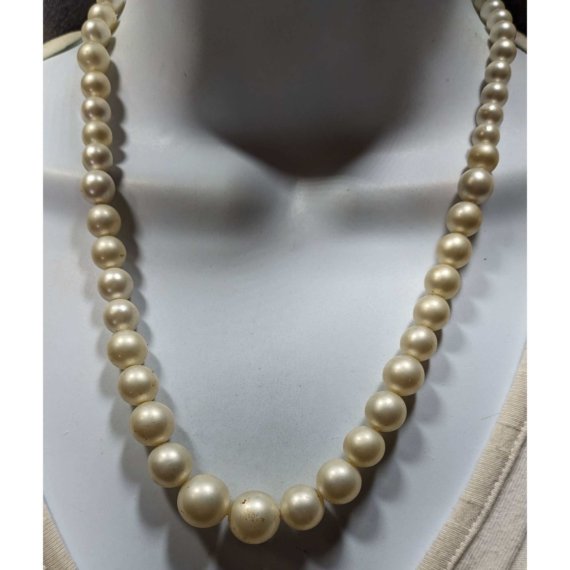 Other Vintage Faux Pearl Necklace With Graduated Beads Size ONE SIZE - 5 Thumbnail
