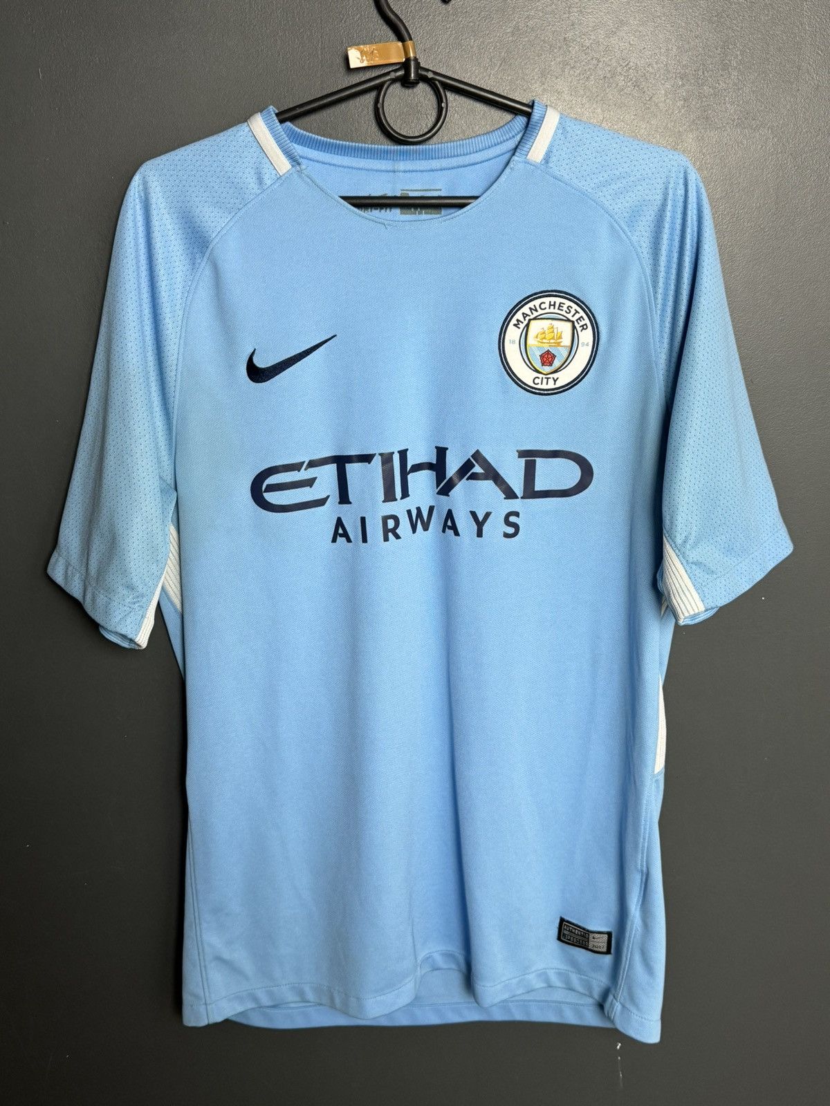 Nike Manchester City 17/18 Home Football Jersey Size US M / EU 48-50 / 2 - 1 Thumbnail