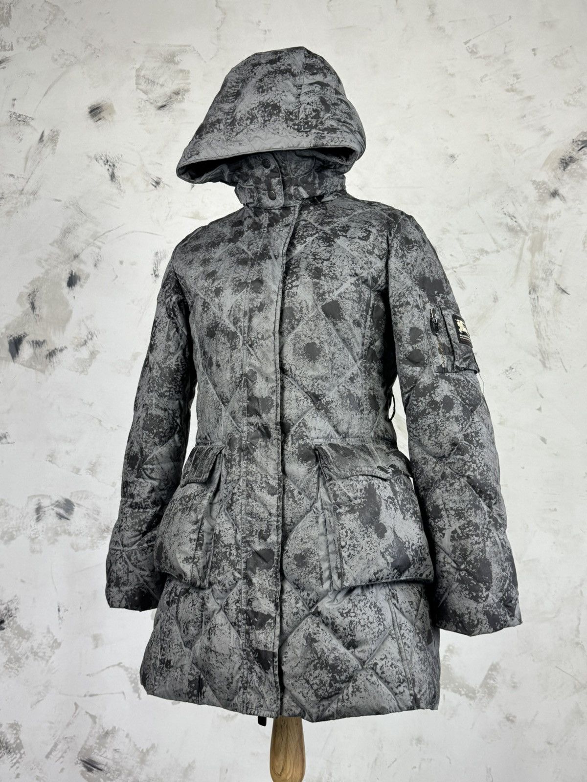 Burberry Burberry Quilted Custom Camo Puffer Jacket Size M - L Size M / US 6-8 / IT 42-44 - 1 Thumbnail