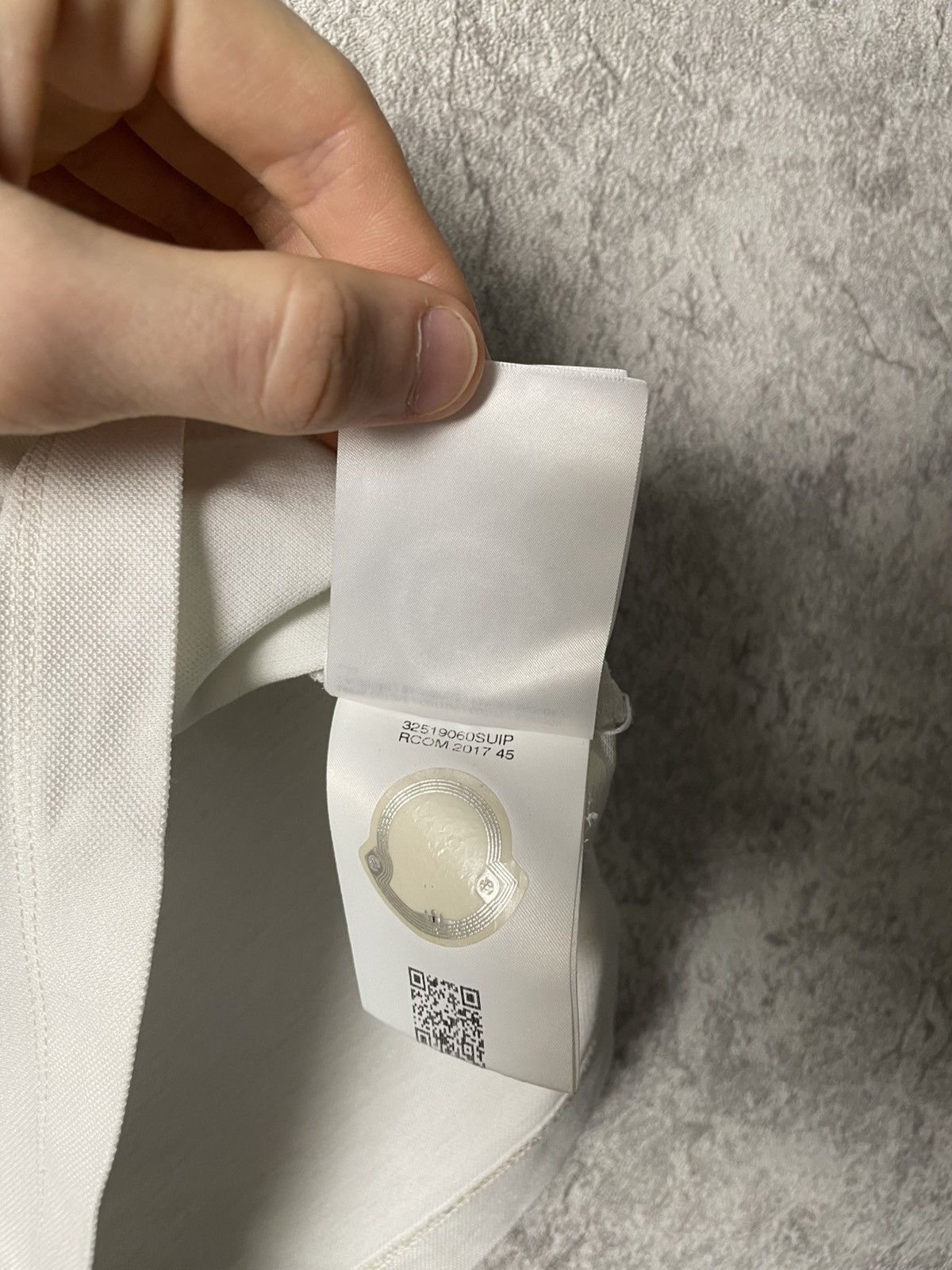 Moncler Gamme Bleu Moncler Gamme Bleu White T-Shirt With Pocket Size US M / EU 48-50 / 2 - 15 Thumbnail