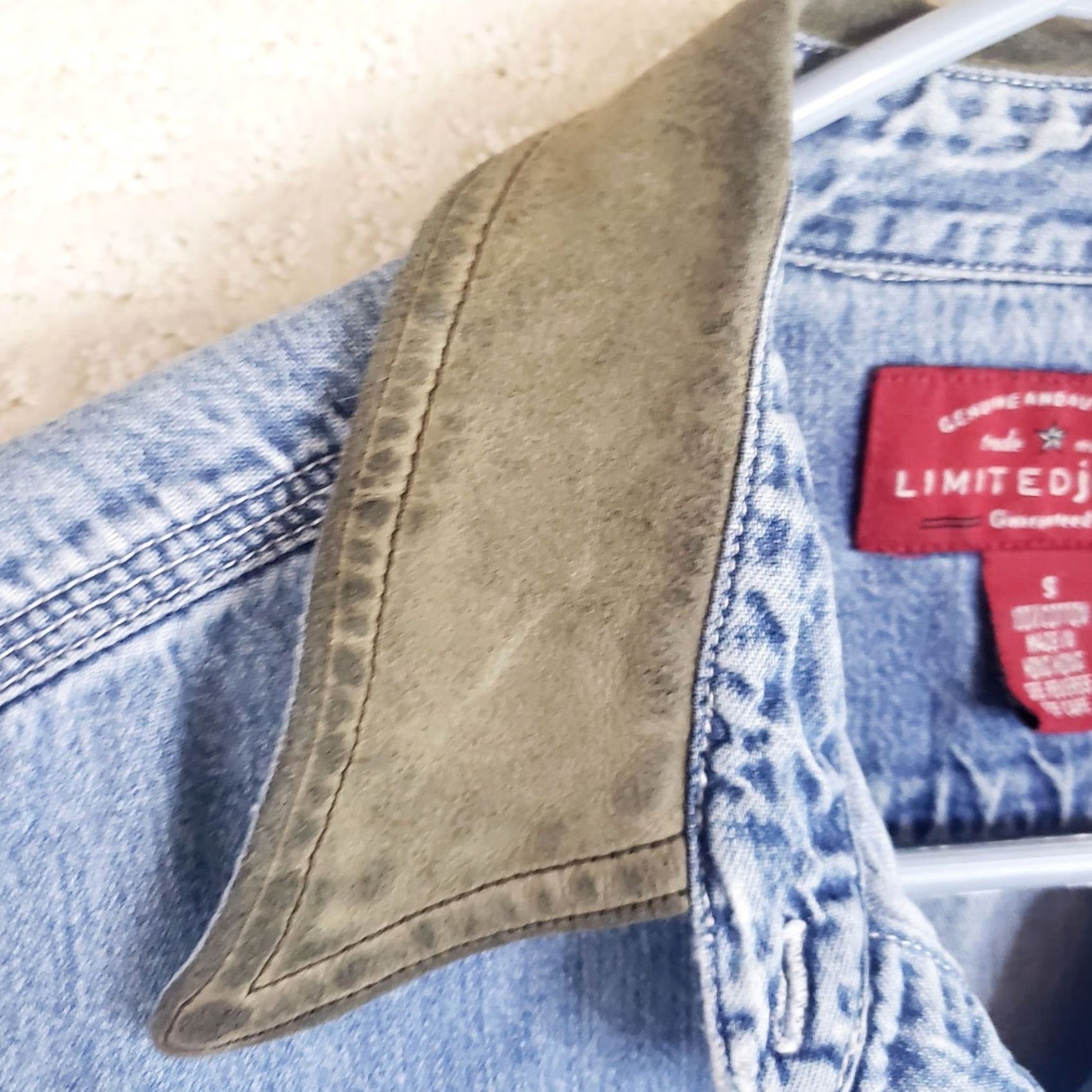Vintage VINTAGE The Limited Denim Shirt Women’s S Oversized Blue Leather Collar Casual Workwear 90s Womens Size S / US 4 / IT 40 - 5 Thumbnail