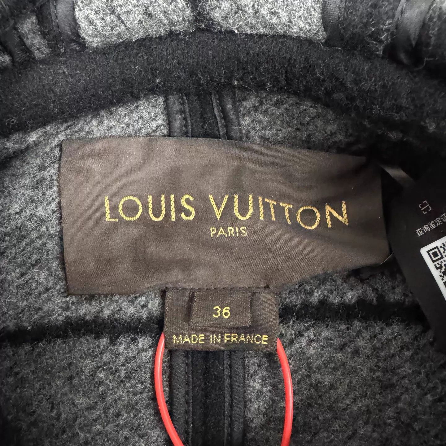 Louis Vuitton Louis Vuitton Cashmere Geometric Big Logo Cape 36 99 New Size XS / US 0-2 / IT 36-38 - 6 Thumbnail